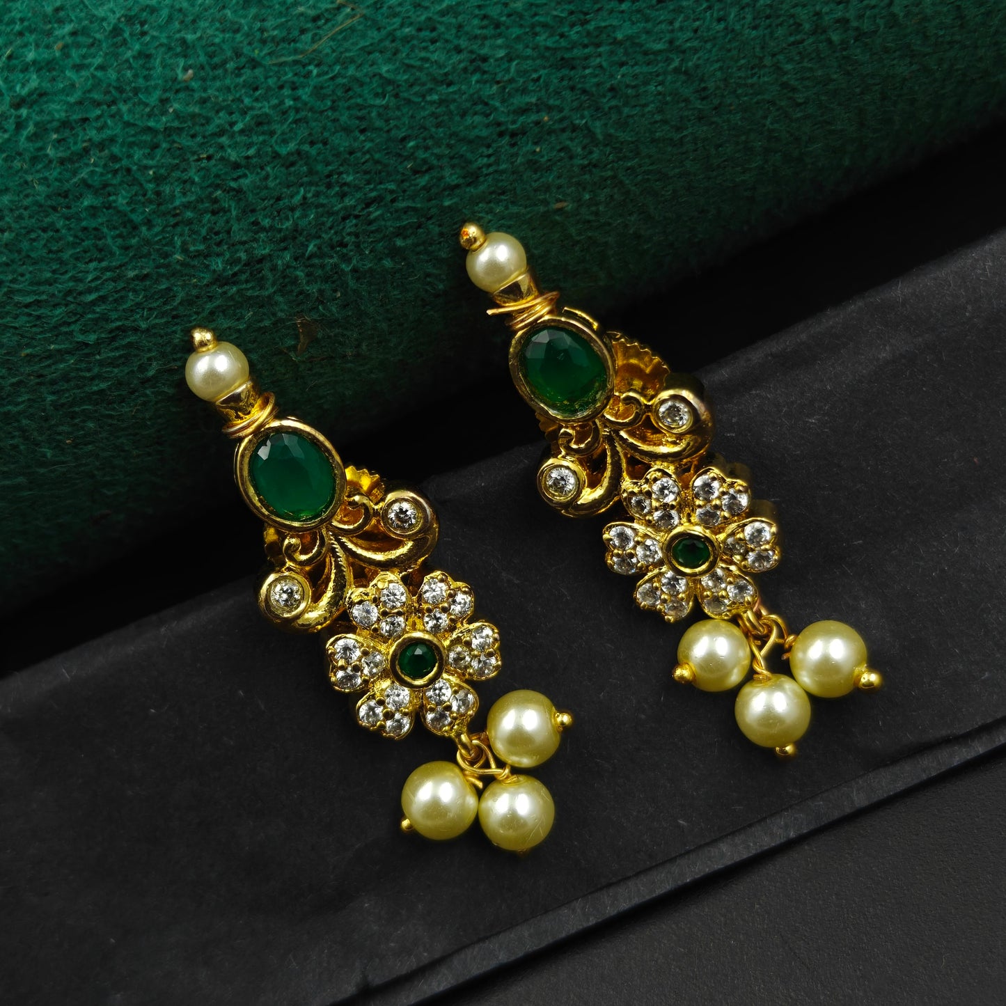 1099 Guttapusalu Green Short Necklace Set