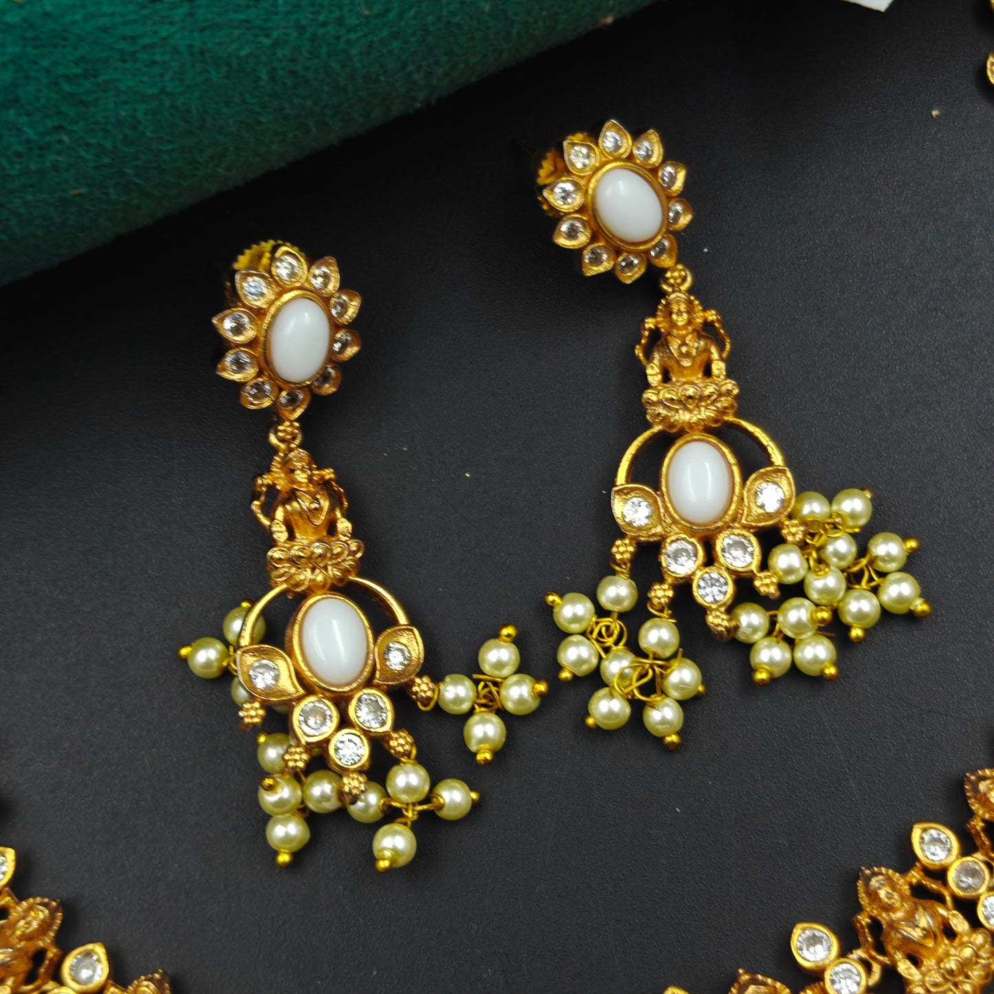 15116 Laxmi Short Matte Guttapusalu White