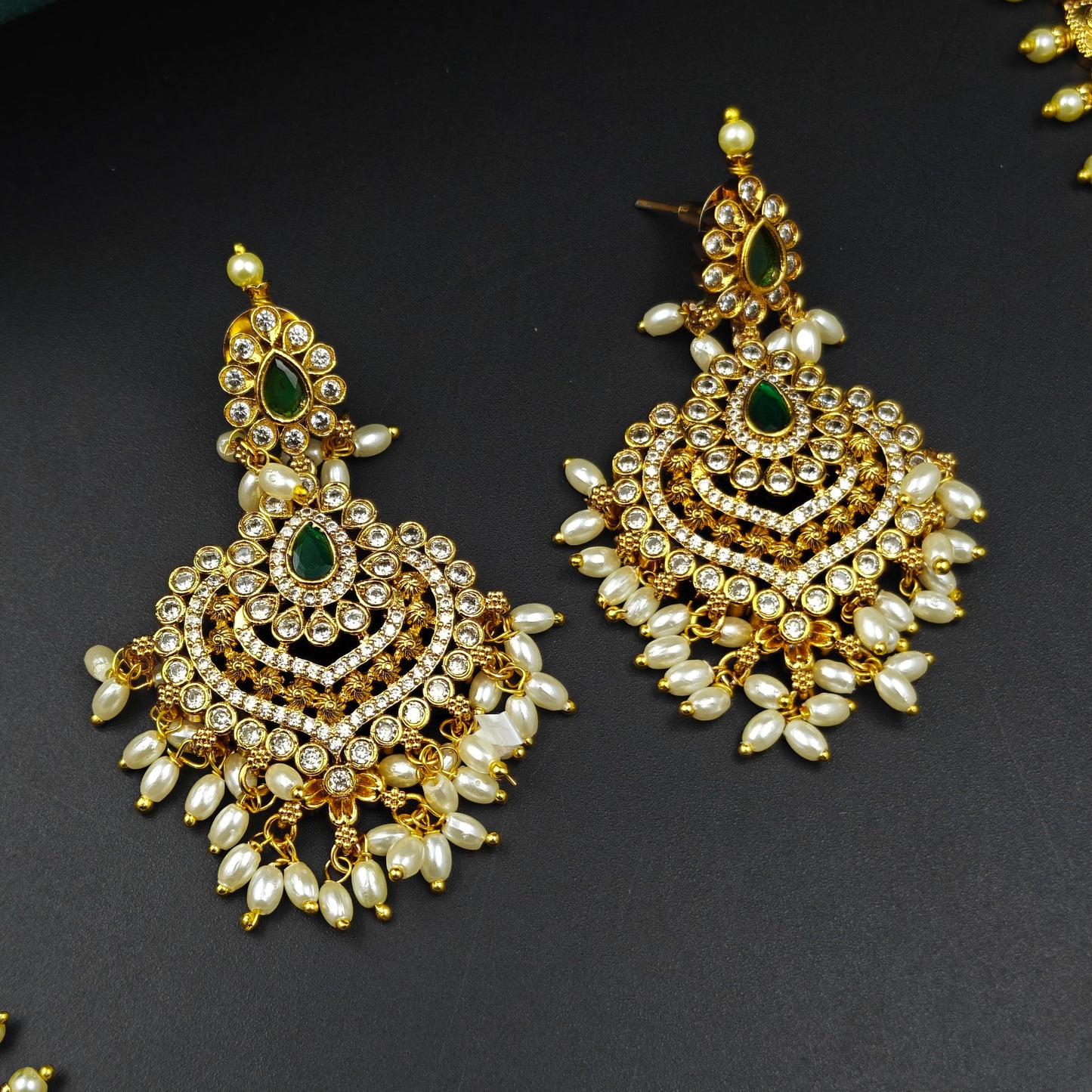 38291 Guttapusalu Long Necklace Set Green