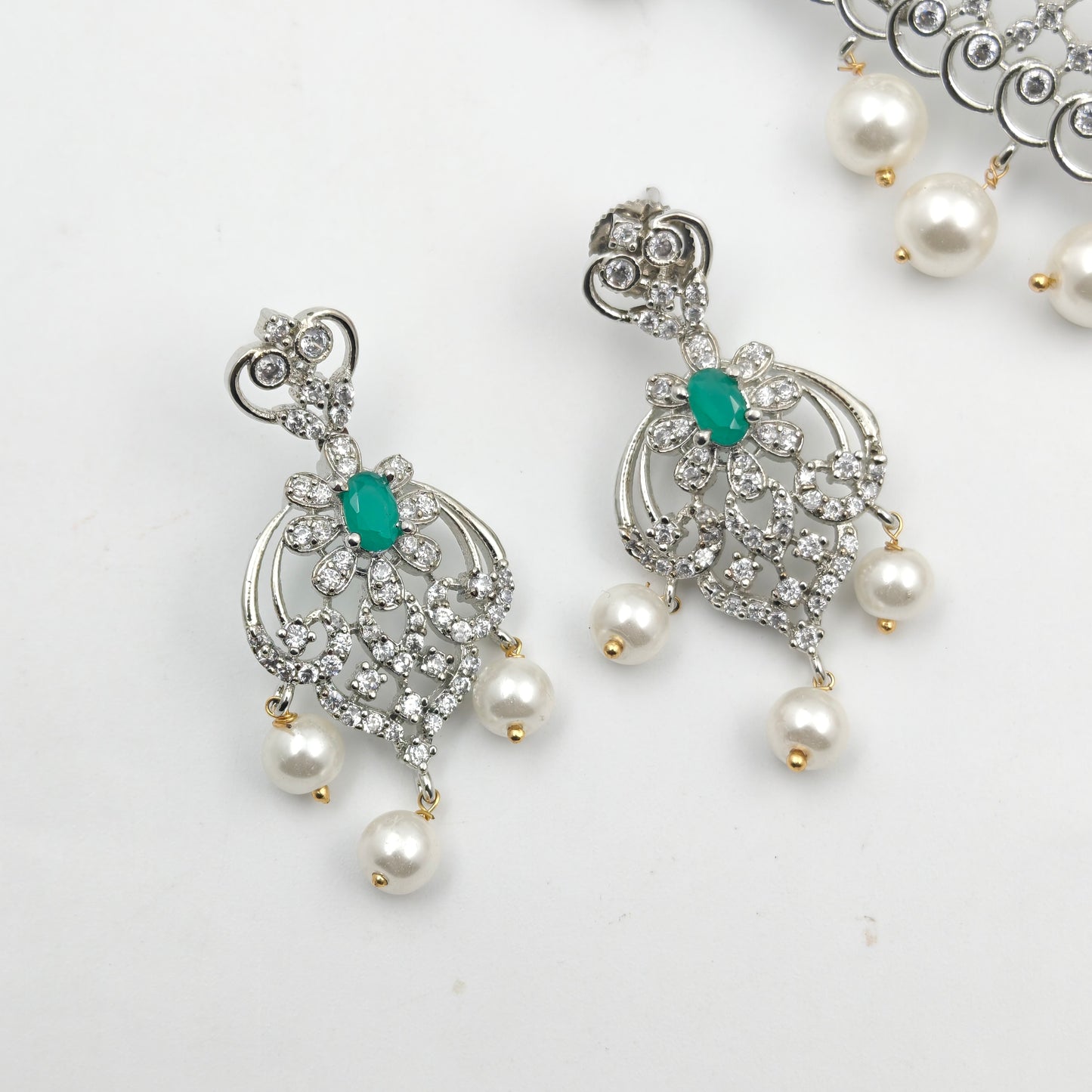 3449 Platinum Choker Green