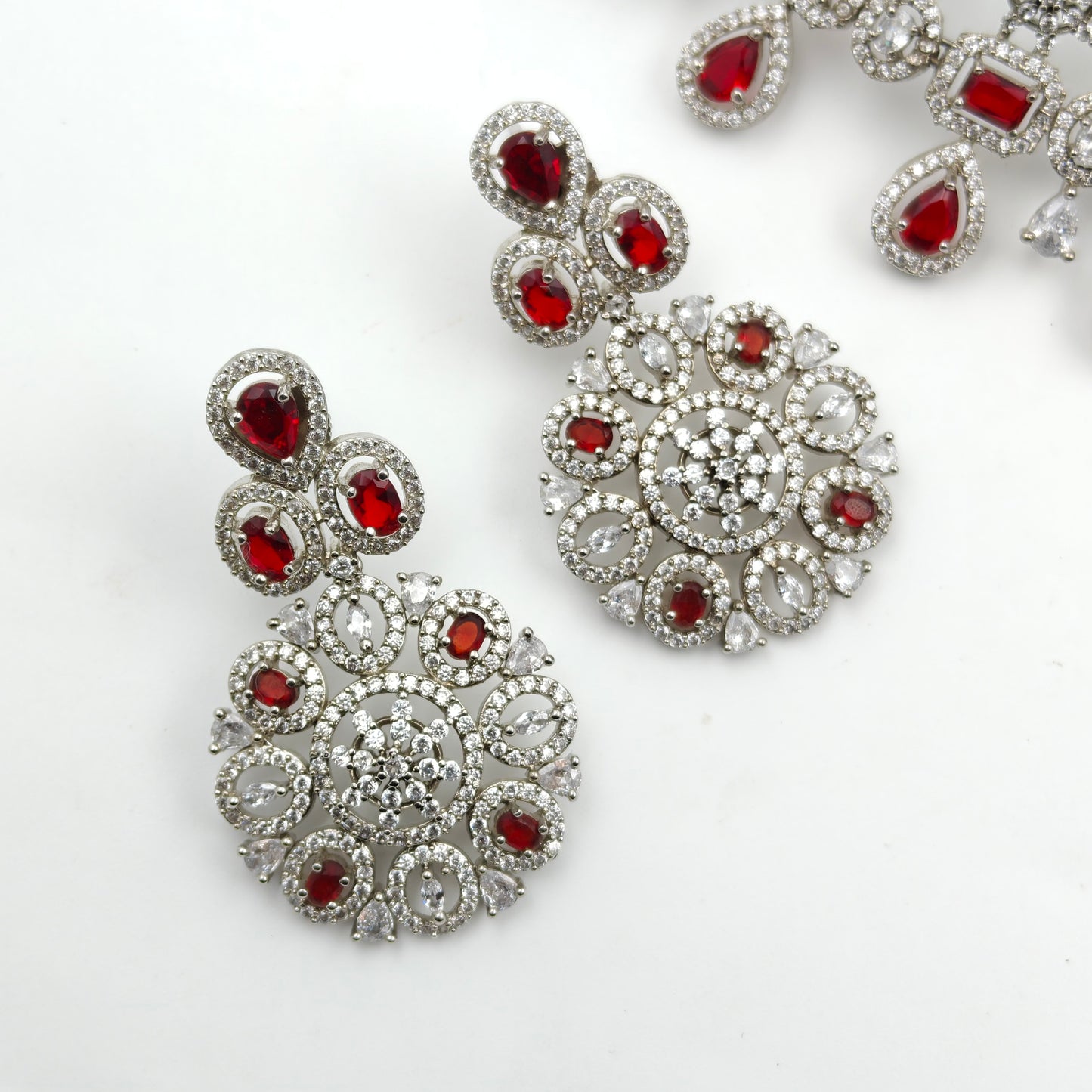 695 White Polish Choker Red