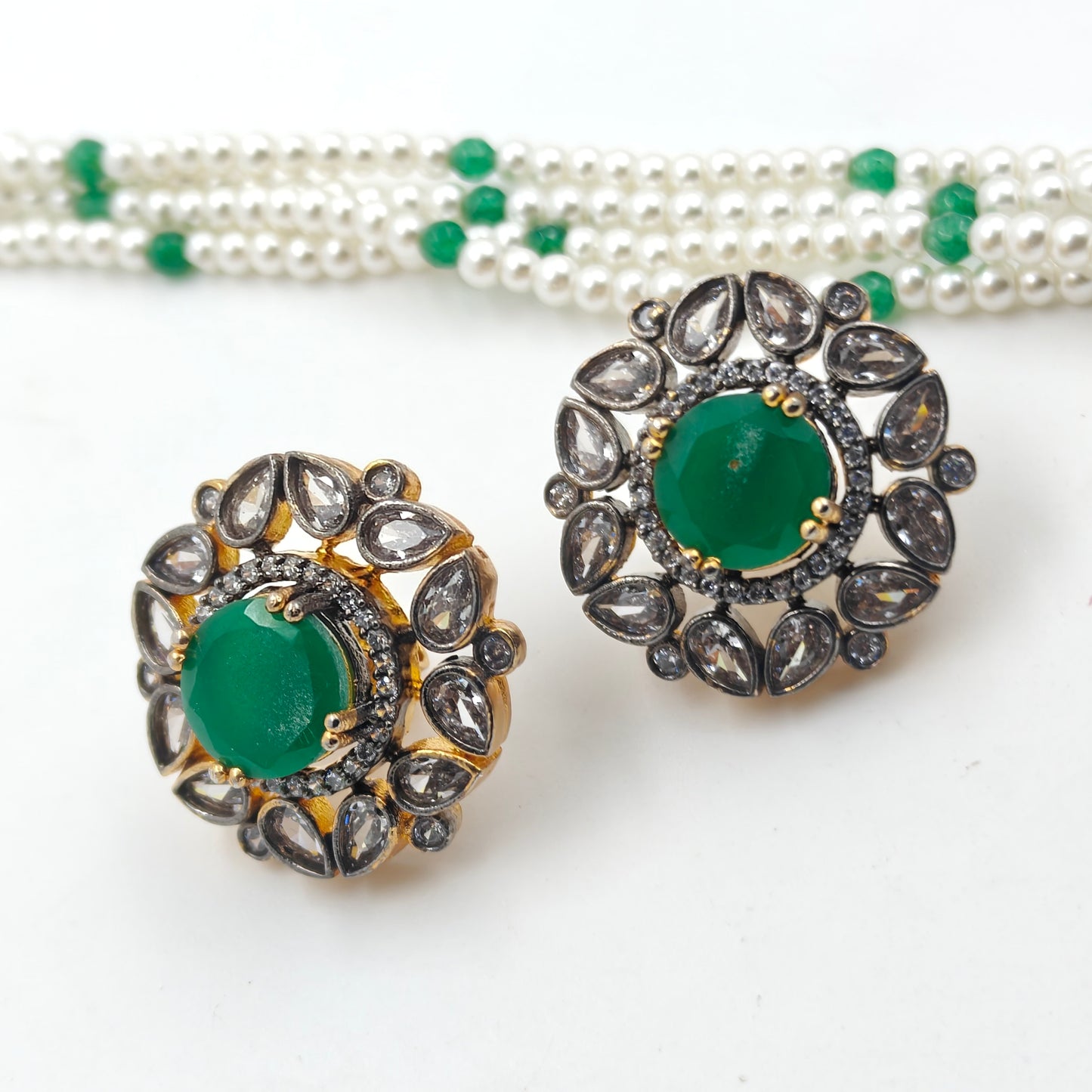 17691 4 Lines Pearls Mala With Victorian Pendent Set Green