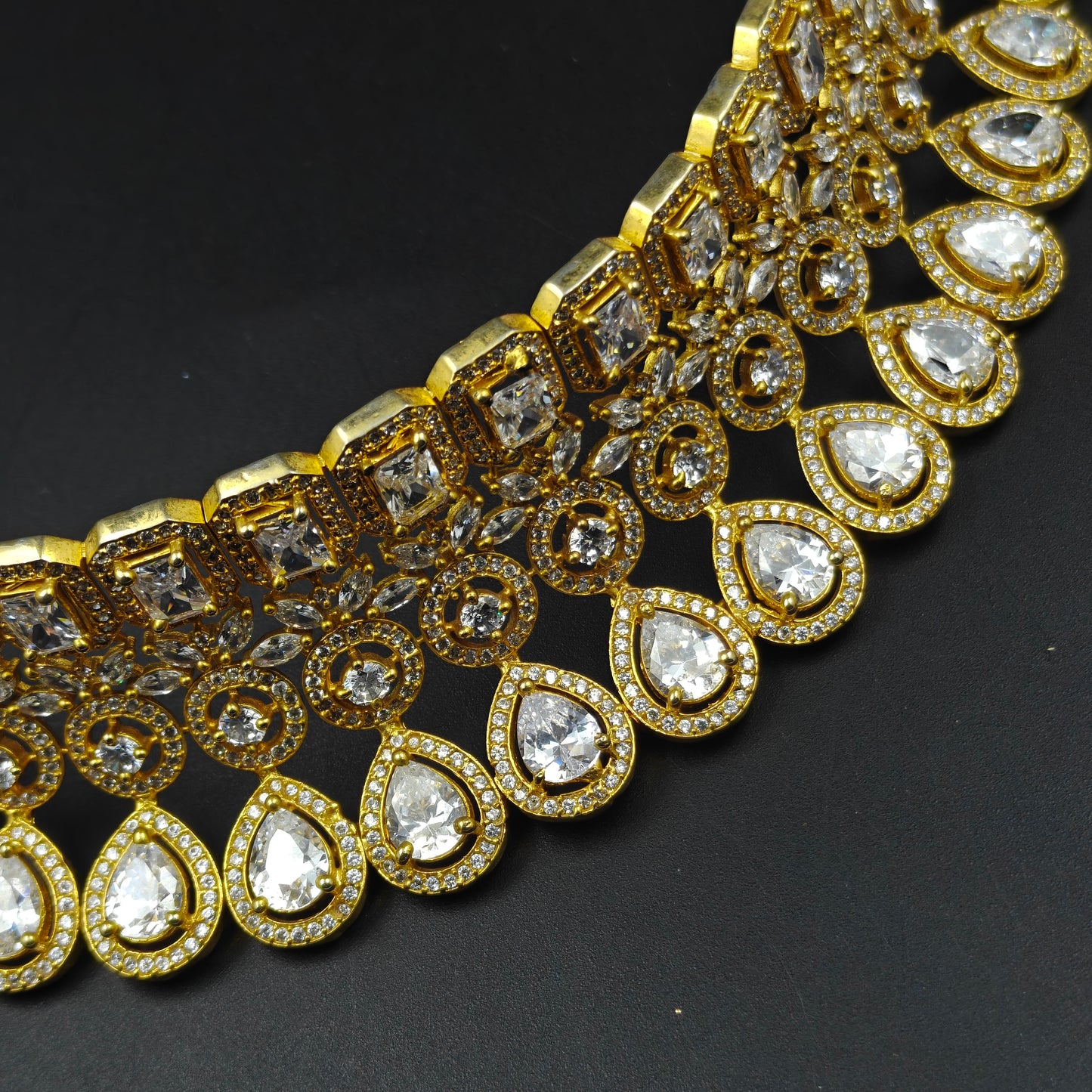 1954 GP AD Choker White