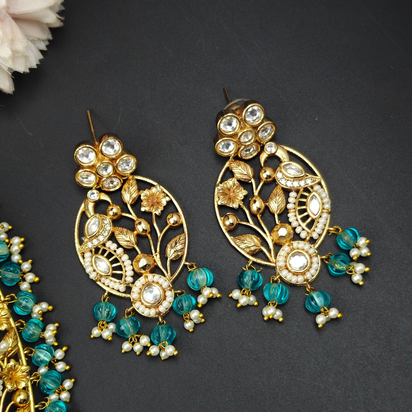 17675 GP Choker Blue Beads