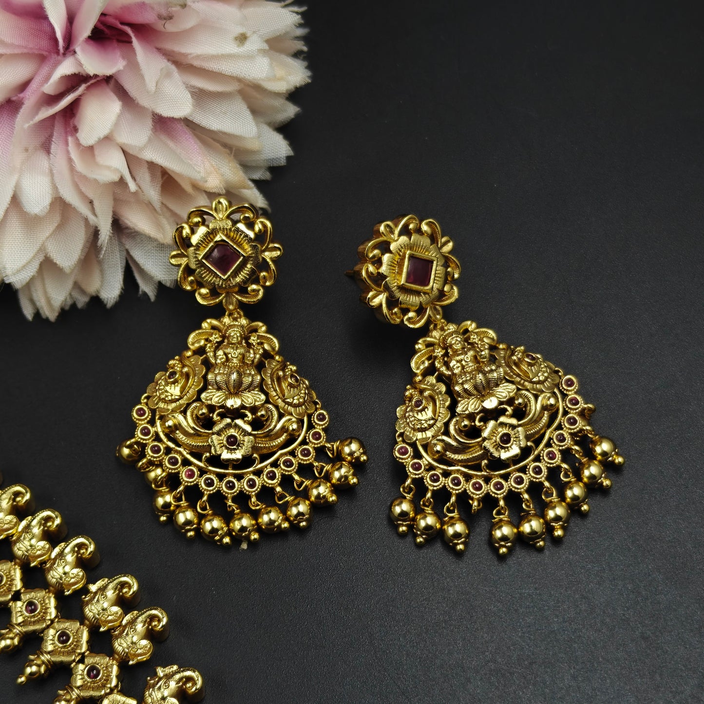 36433 Matte Laxmi Short Necklace