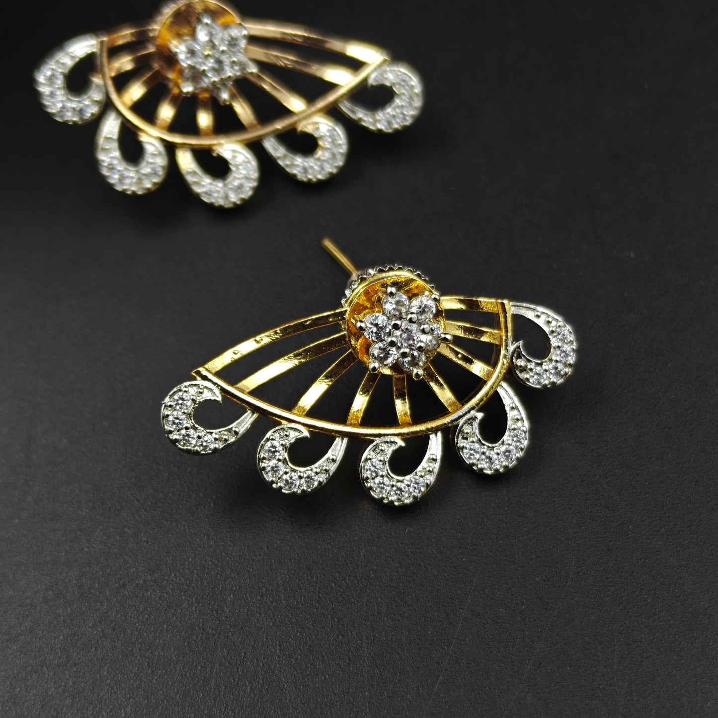 40873 Diamond looks like 2 in 1 earrings