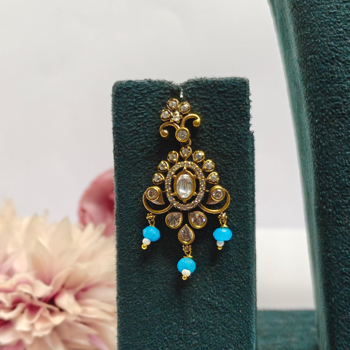 19797 Victorian Choker With 3 Lines Pota