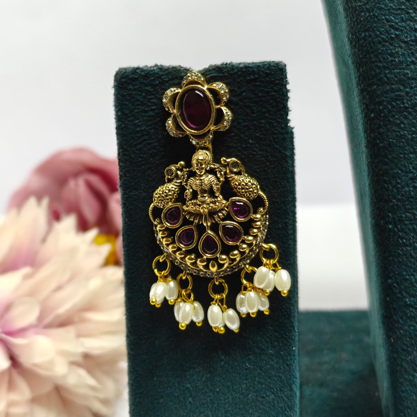 Victorian Peacock Short Necklace Red