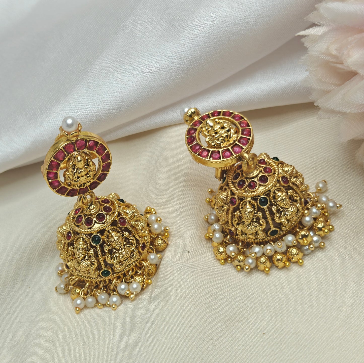 41101 Gehna for you - Lakshmi Bottumala short necklace with pota stones and detailed design