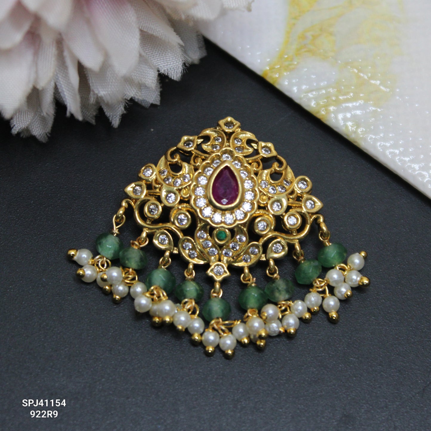 41154 Matte Locket Red Stone With Green Beads