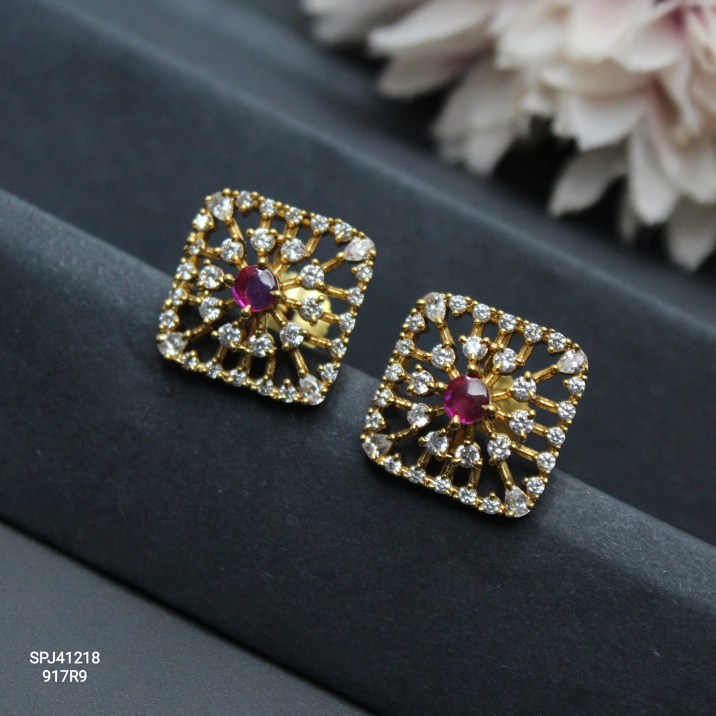 41218 GJ Square Studs Red