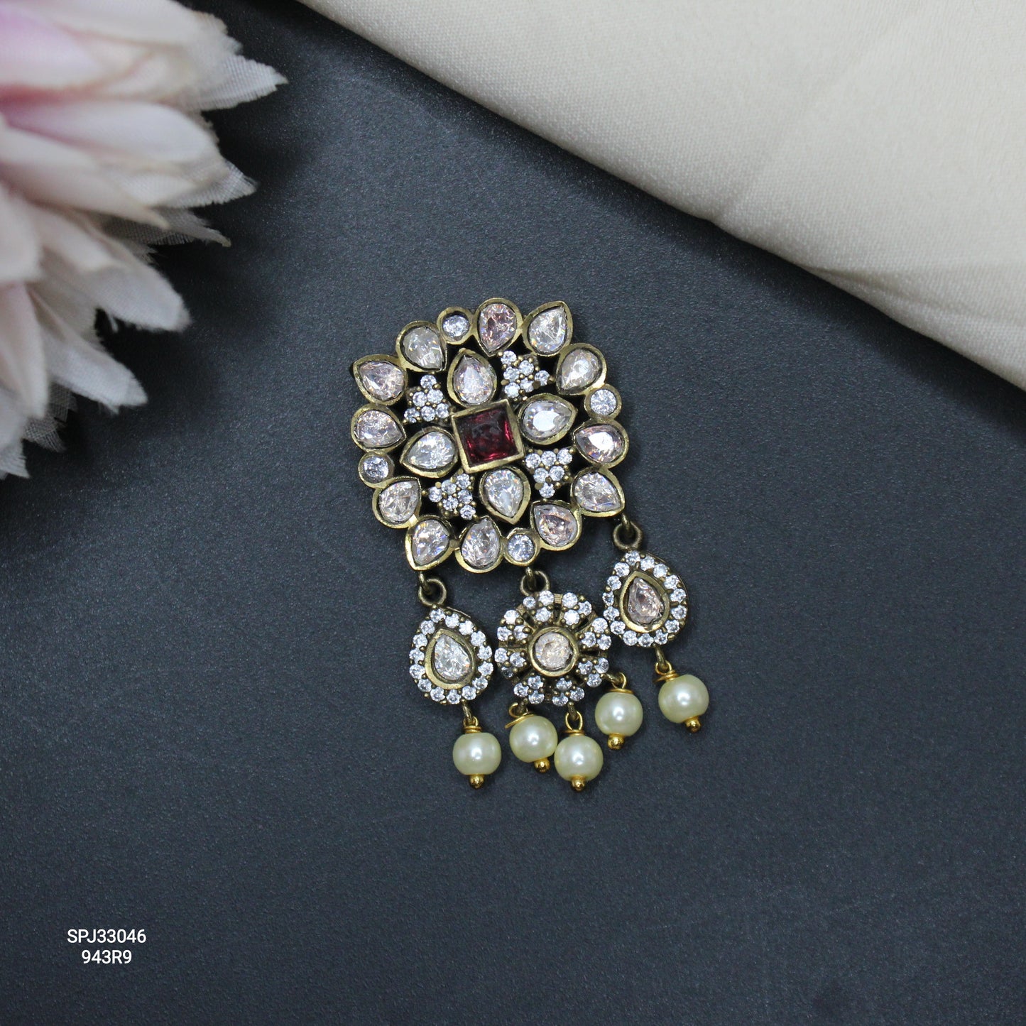 33046 Victorian Choker Pendant Red