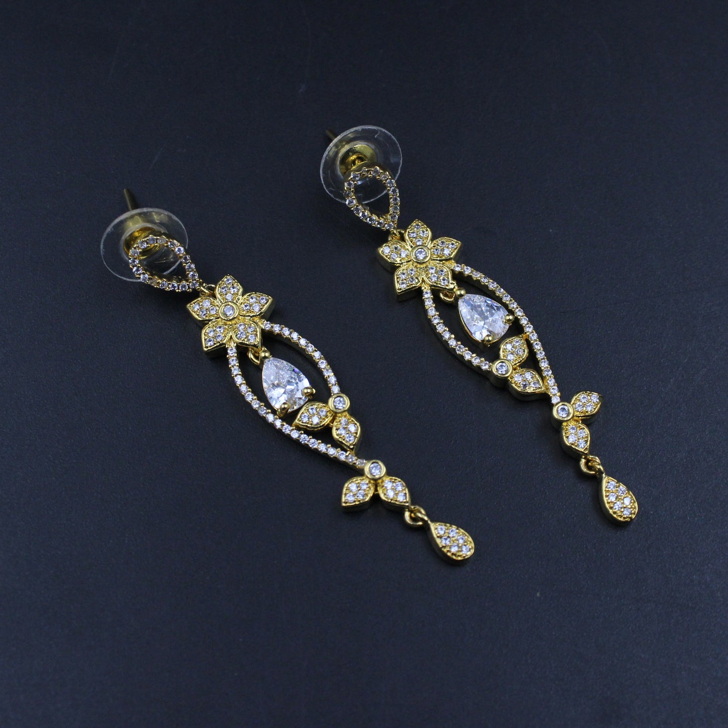 19163 GP Simple Necklace Set White
