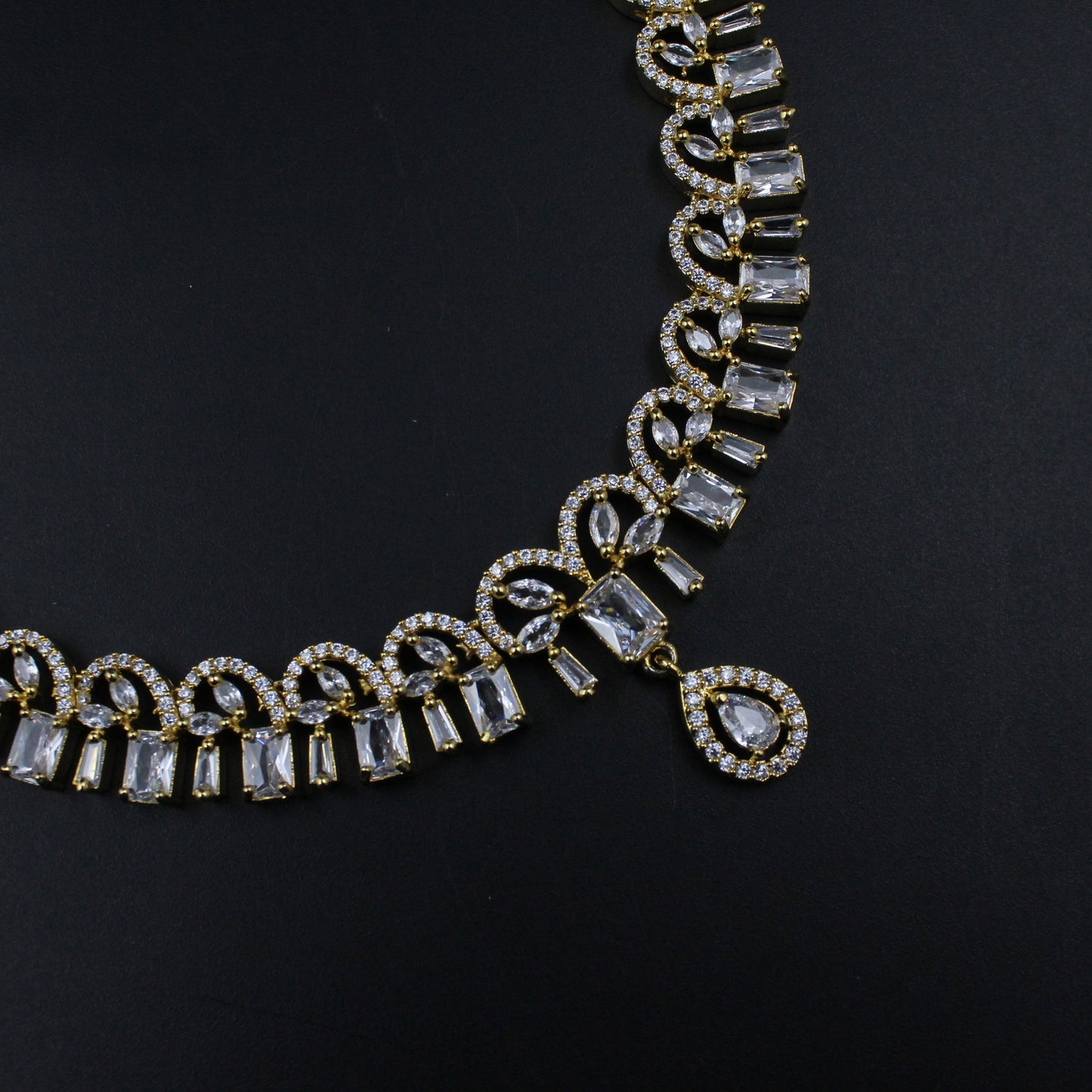 19681 GP Necklace Short White