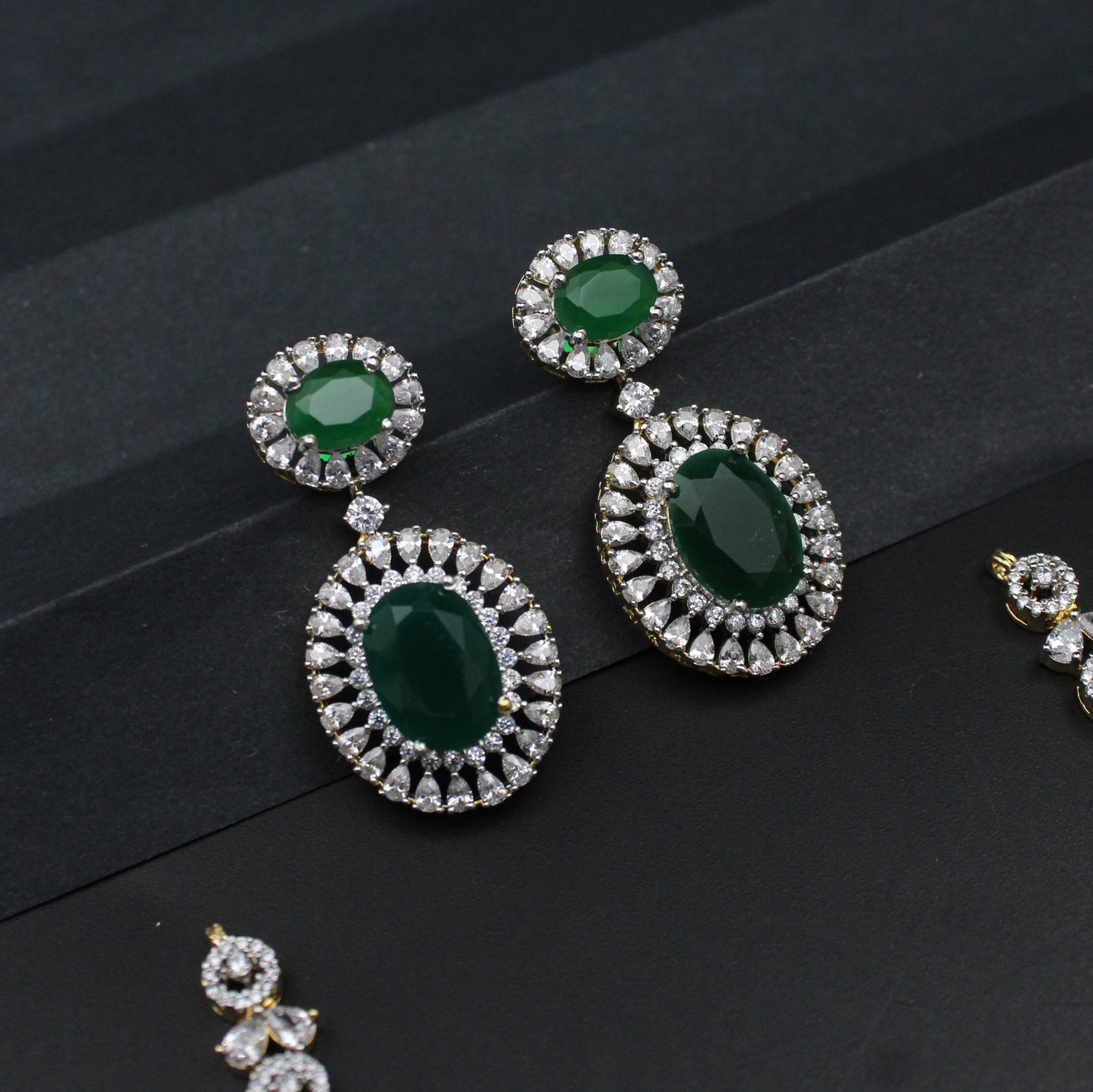 41517 GJ Fancy Short Necklace Green