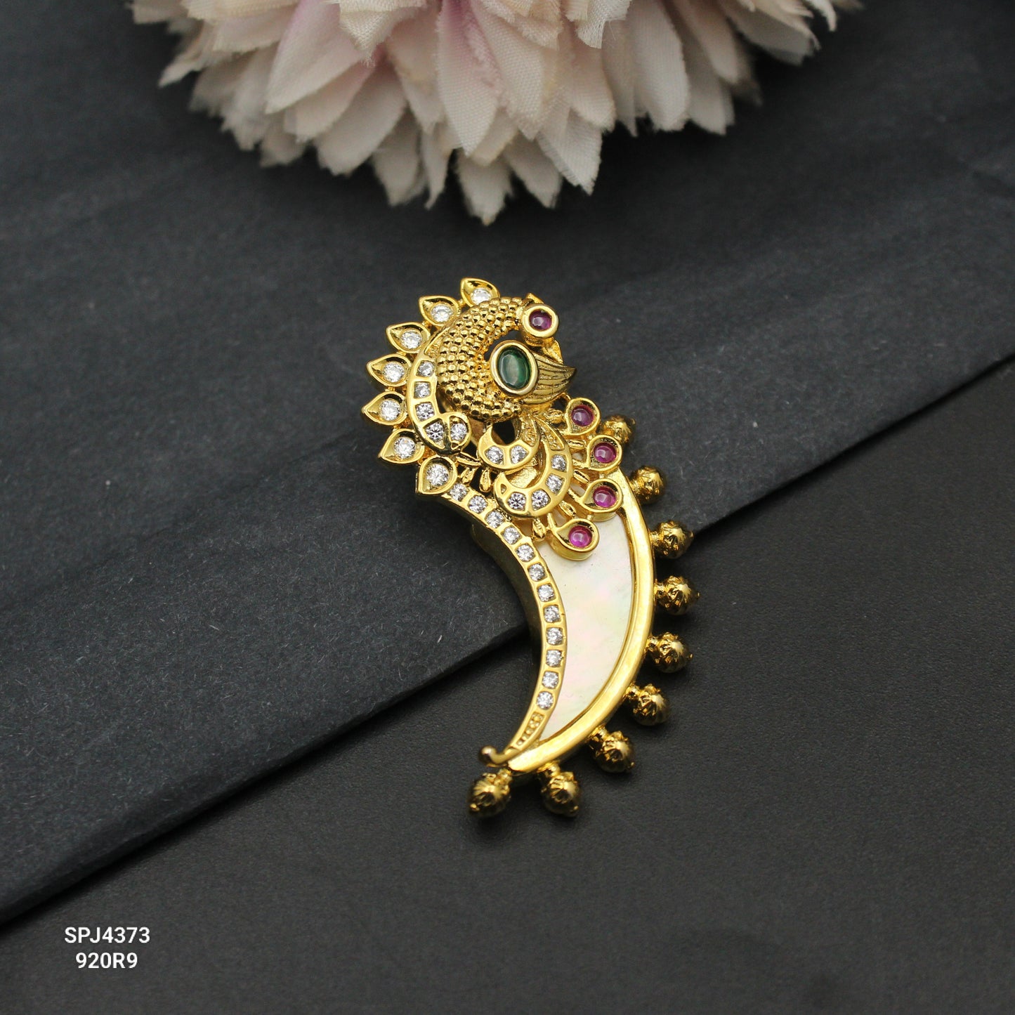 4373 Tiger Nail Locket Multi