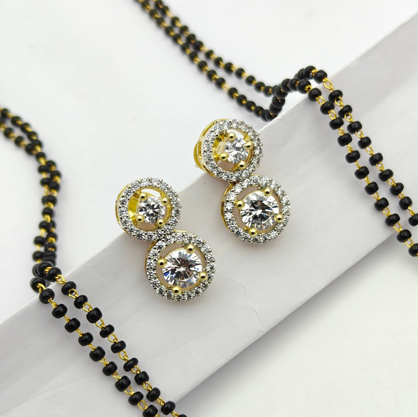 41622 GJ 5 Round Pendant Set With Black Beads Mala