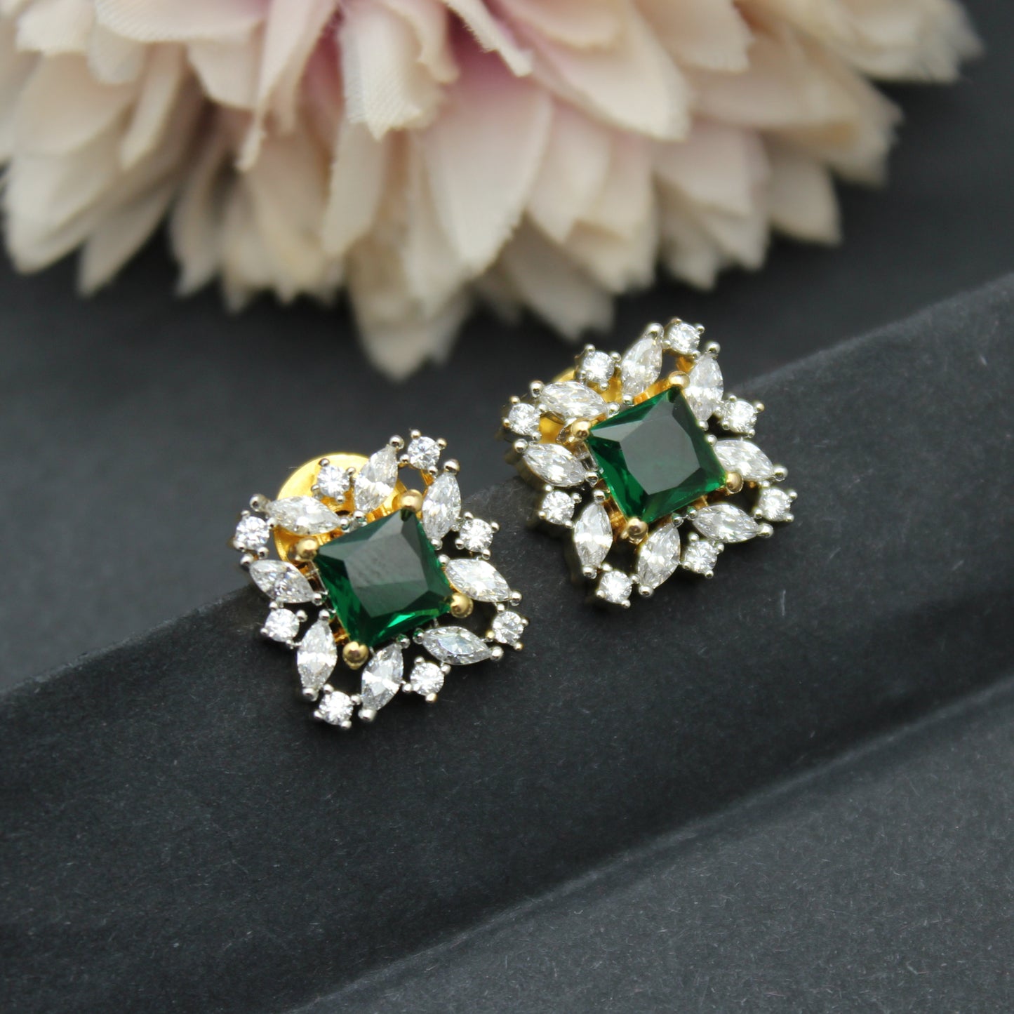41645 GJ Square Stone Green Studs