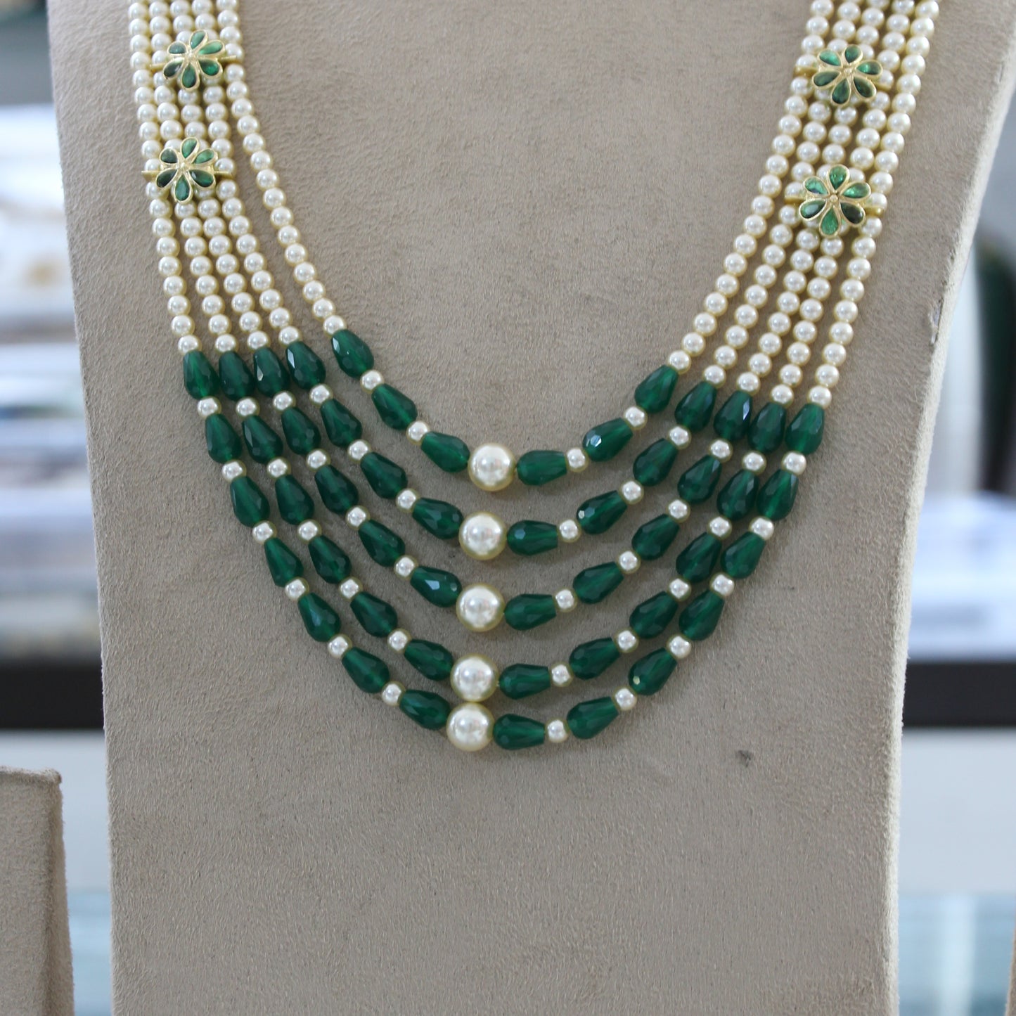 41656 5 Lines Swaroski Pearls and Green Beads Mala