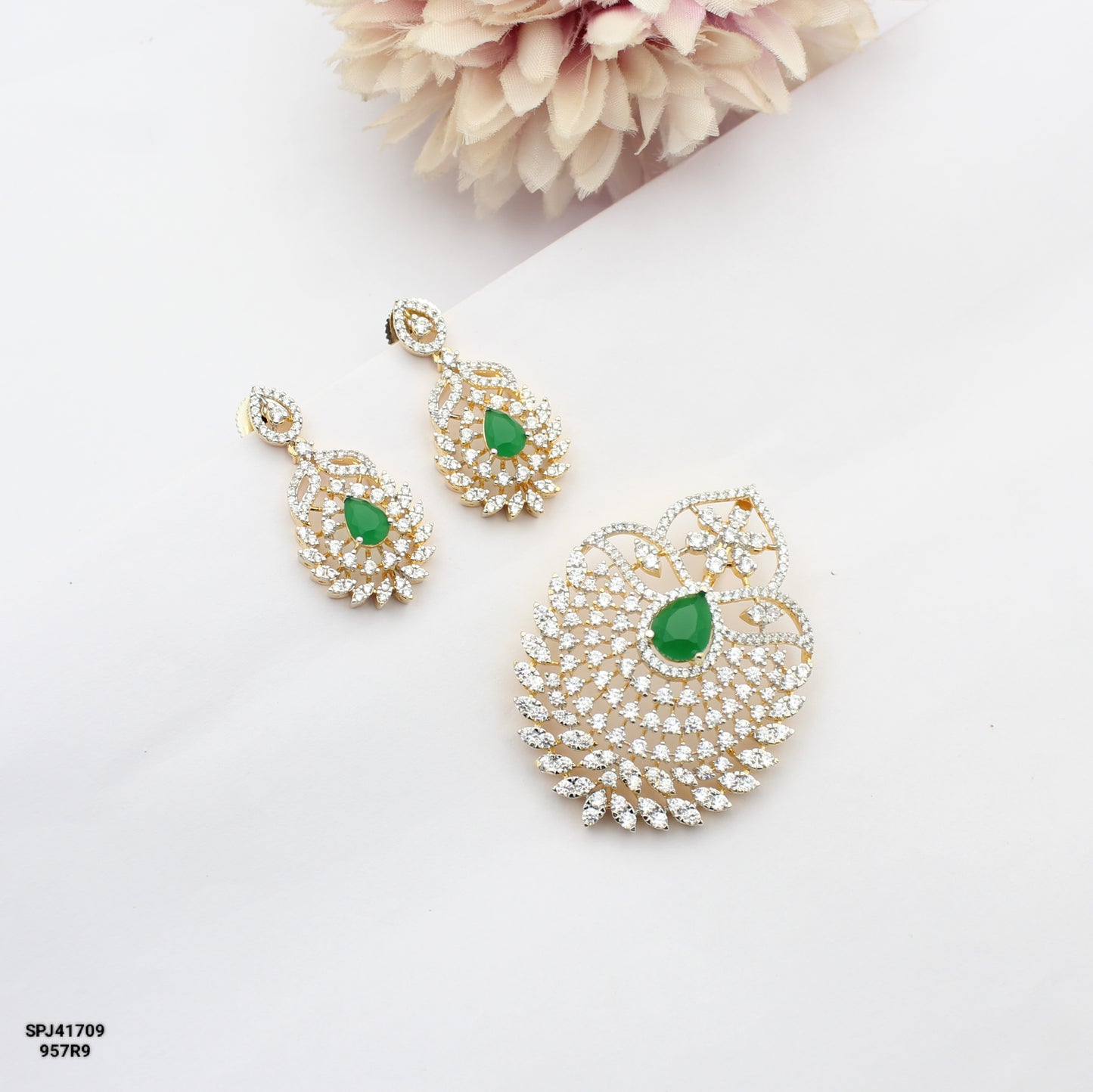 41709 GJ Pendant Set Green With Openable Hook