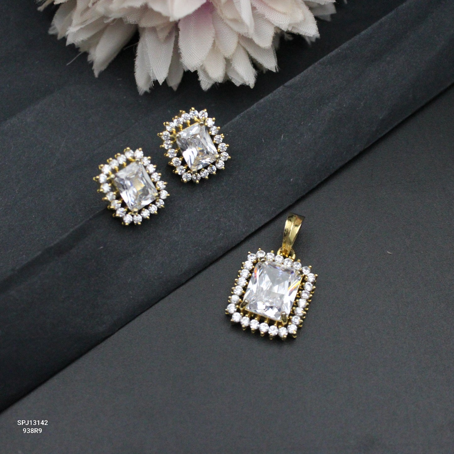 13142 GP Pendant Set