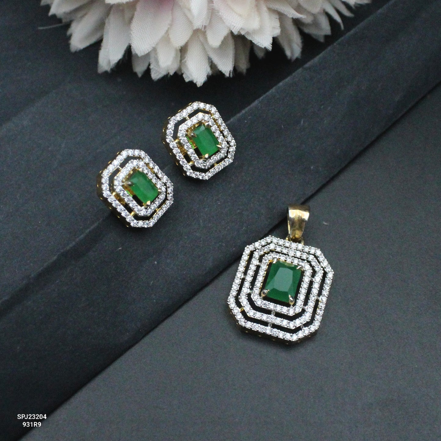 23204 GJ Square Green Pendant Set