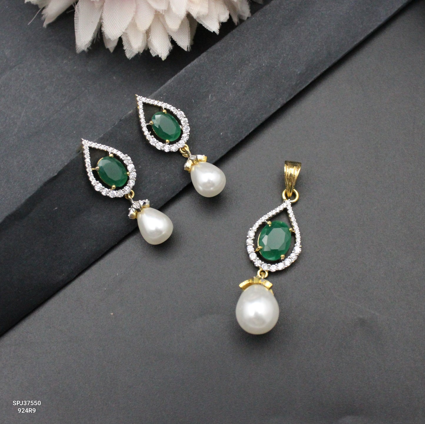 37550 GP Pendant Set With Pearls Drop Green