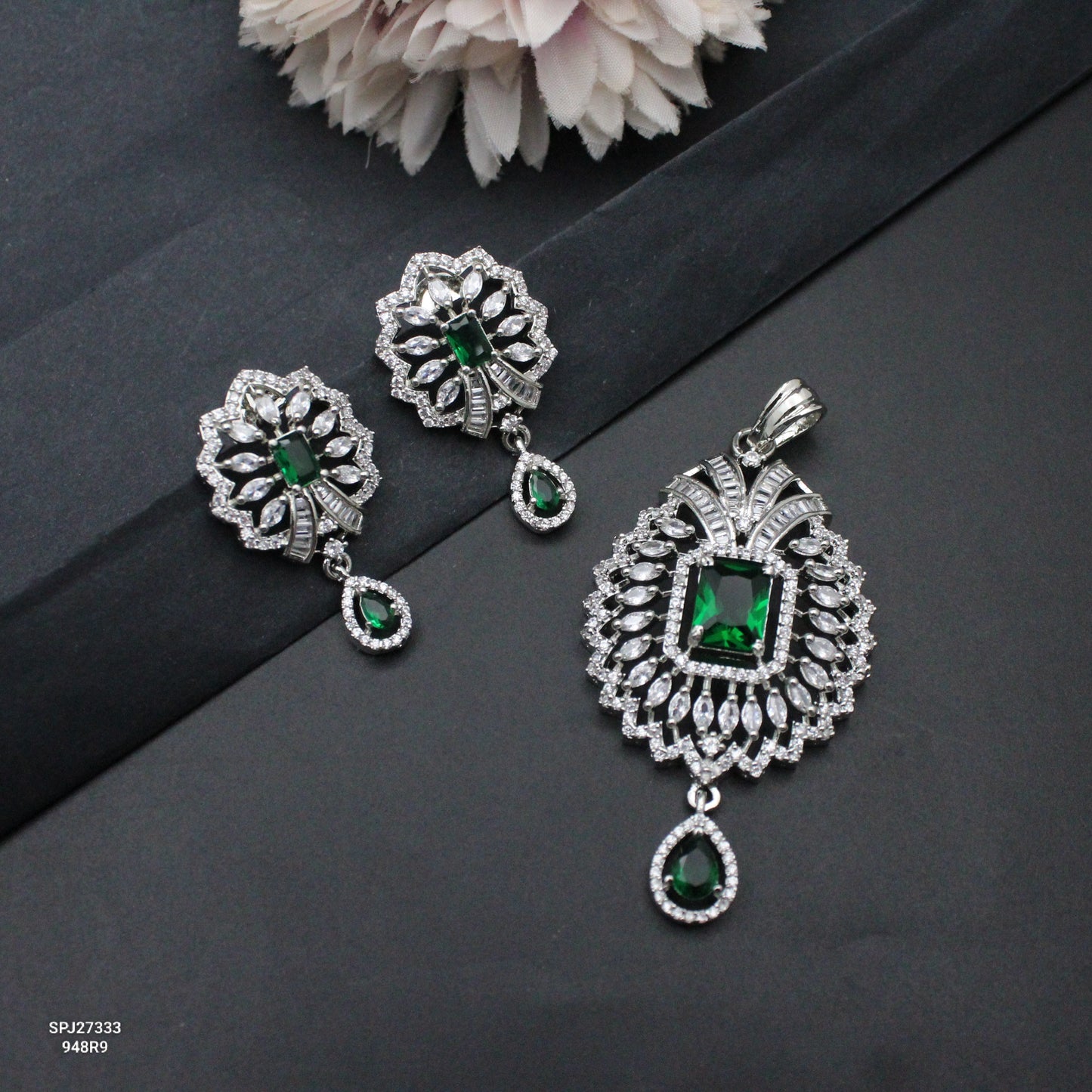 27333 Platinum Pendant Set Green