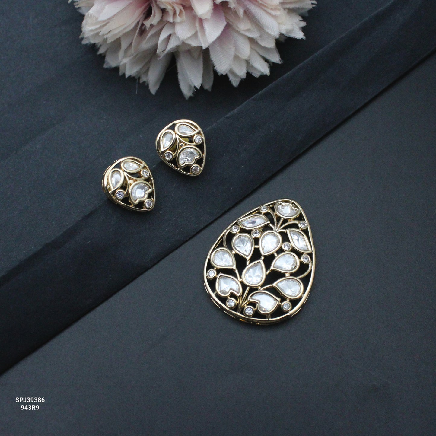 39386 Moissanite Pendant Set Full White