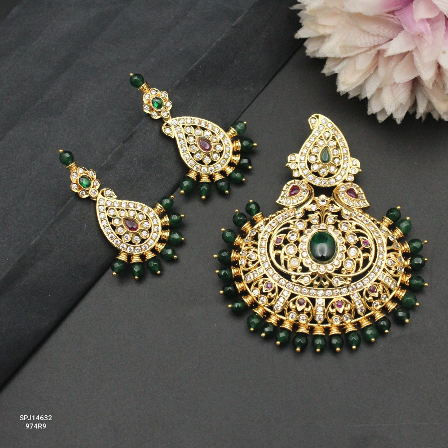 14632 Mango Big Pendant Set Green Beads