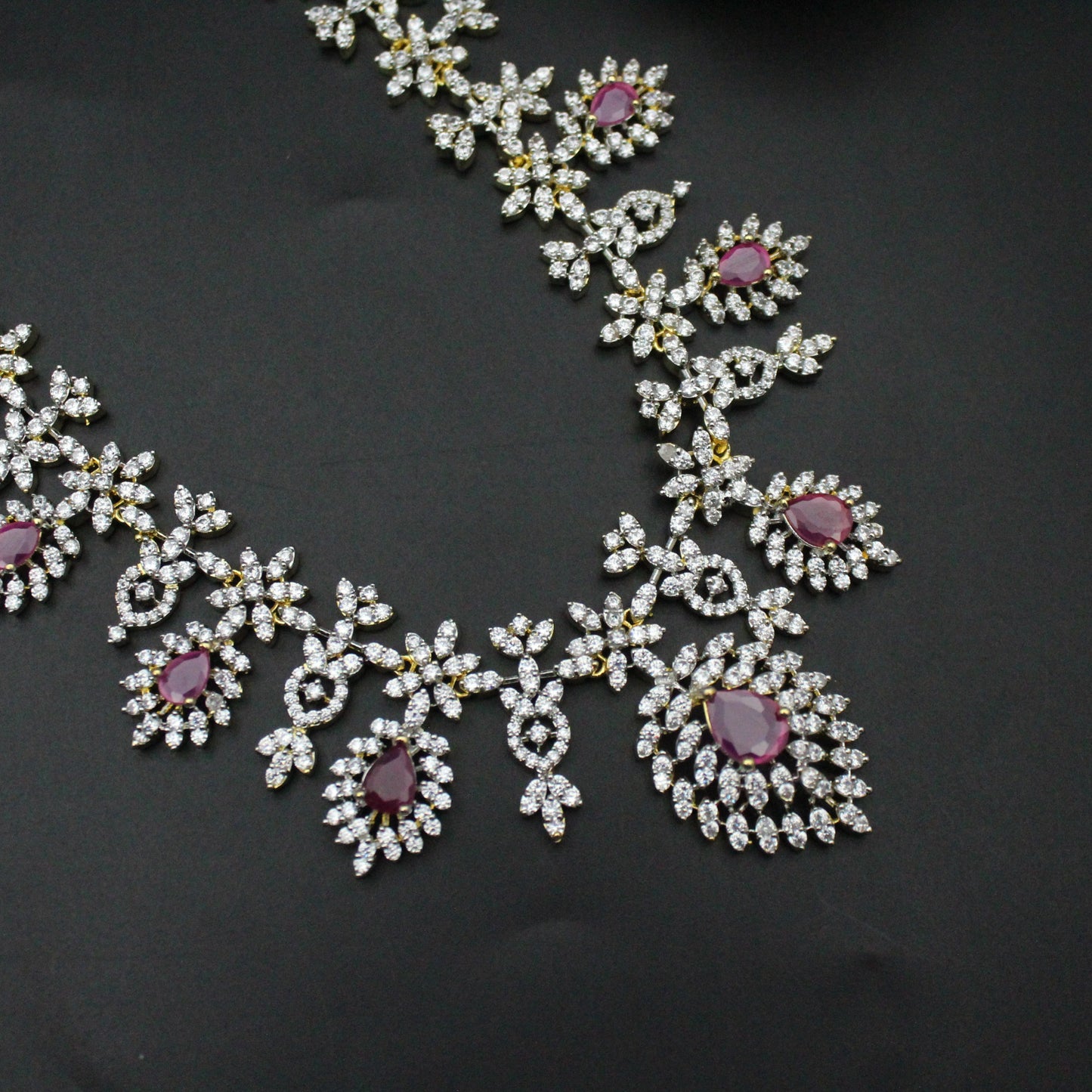 41879 GJ Short Necklace Set With Screw Back Earrings