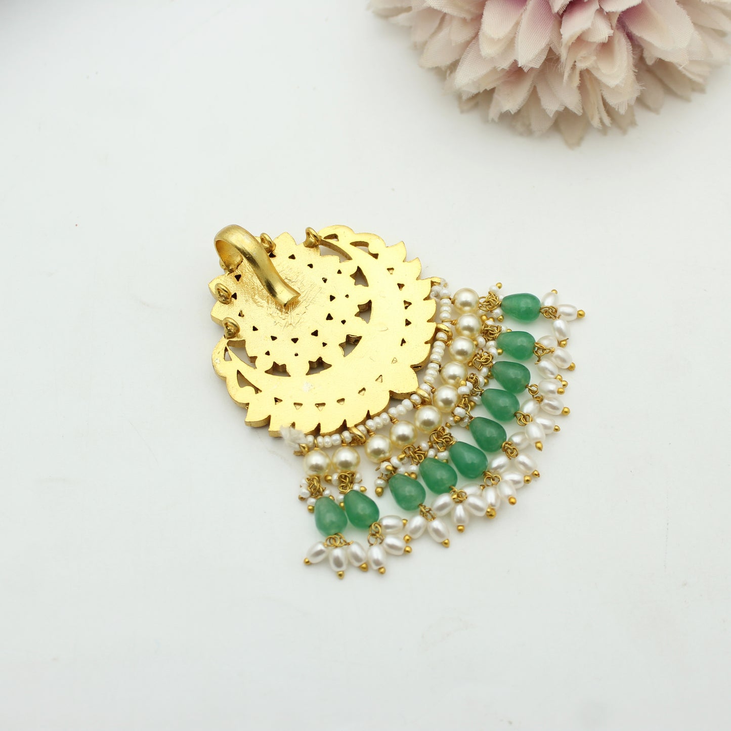 Jadau oval stone locket