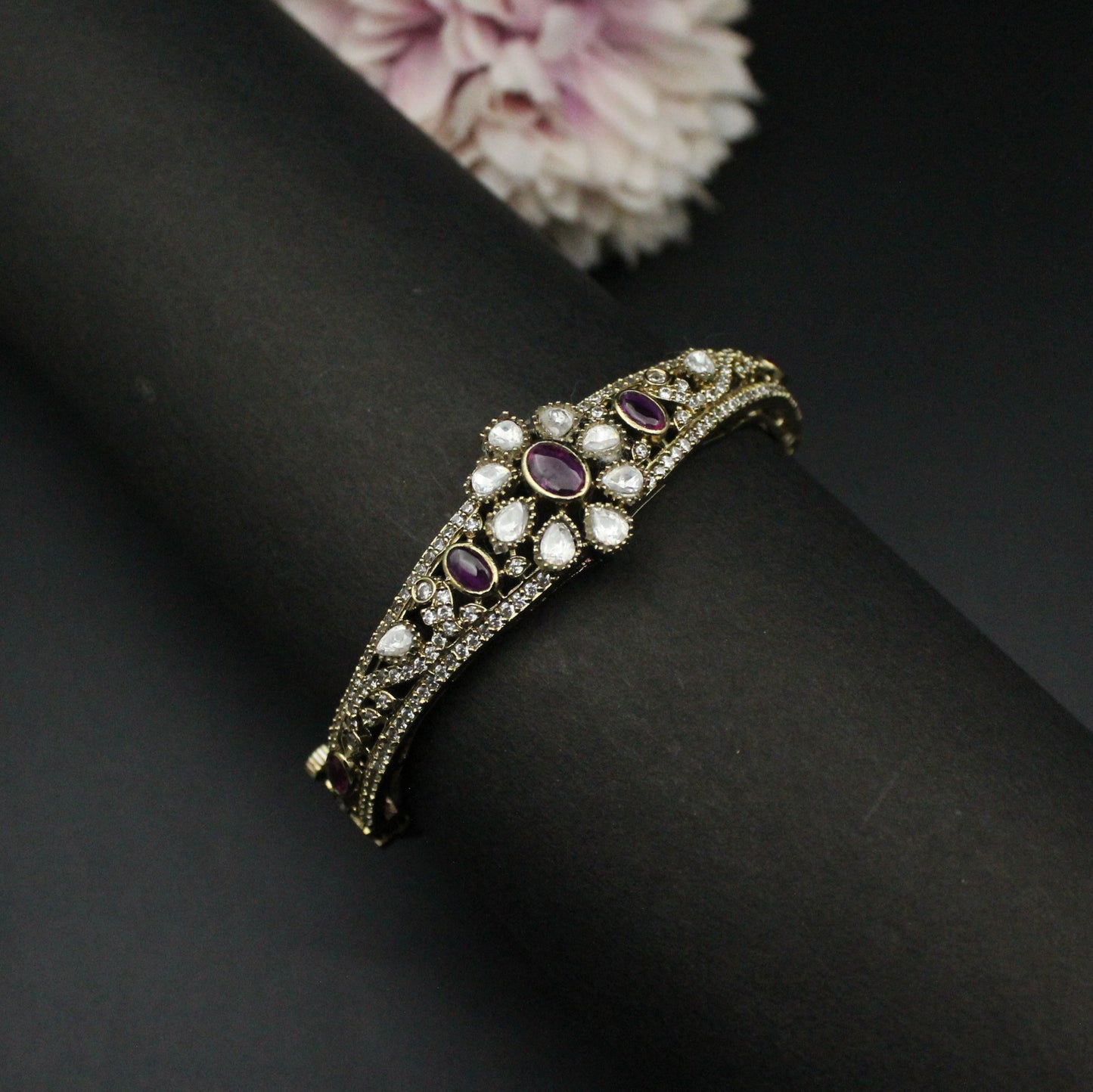 Victorian red colour openable bracelet