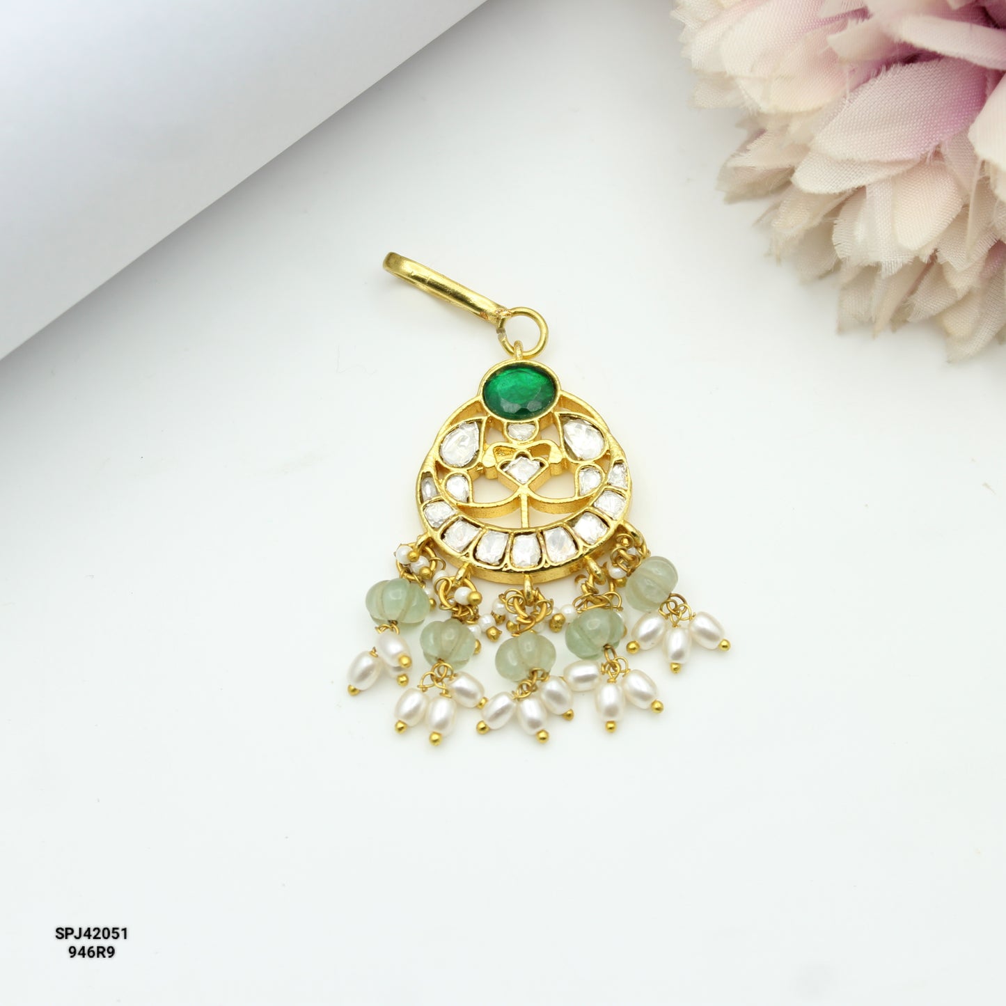 Jadau Maangtikka White With Green Stone