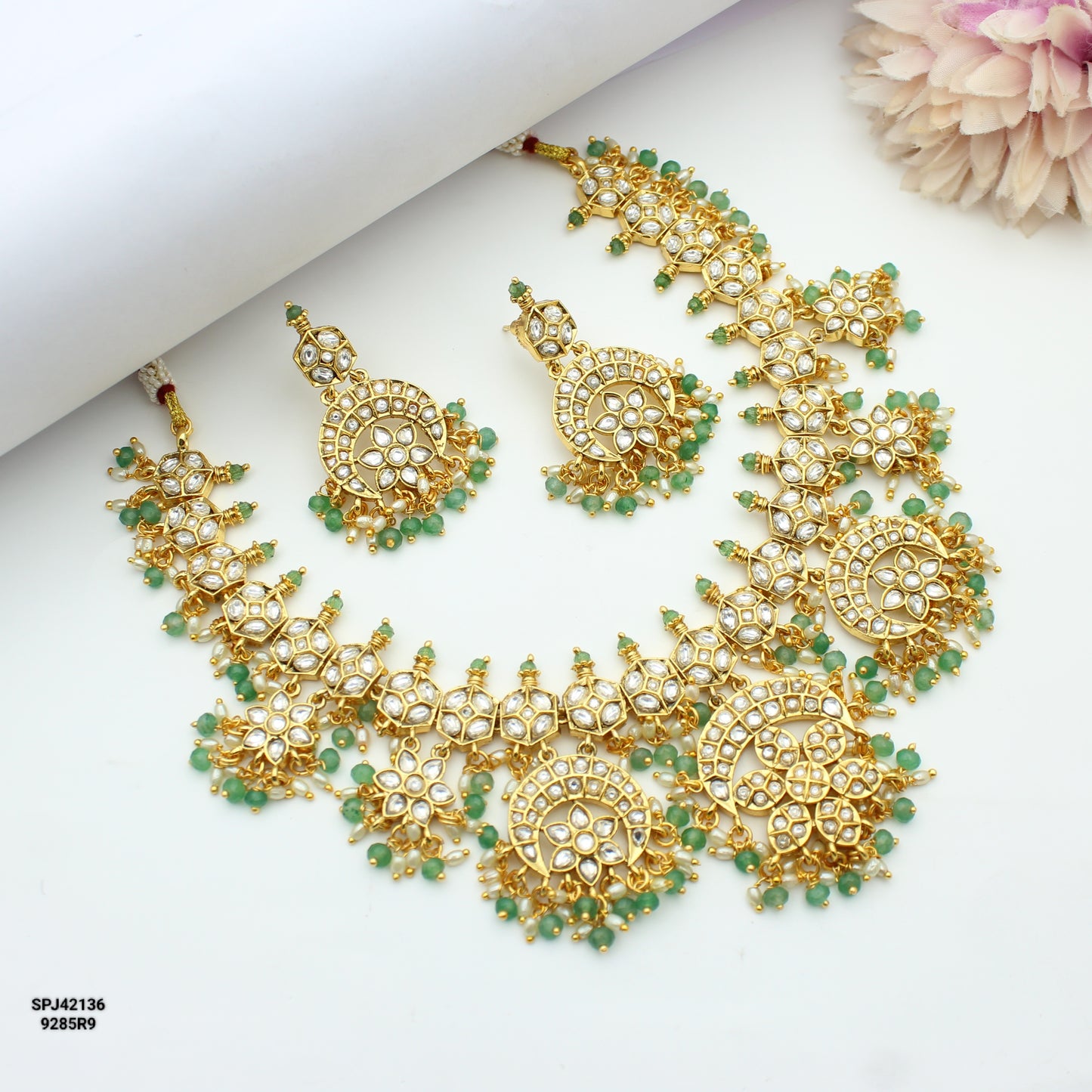 Jadau Full White Short Necklace
