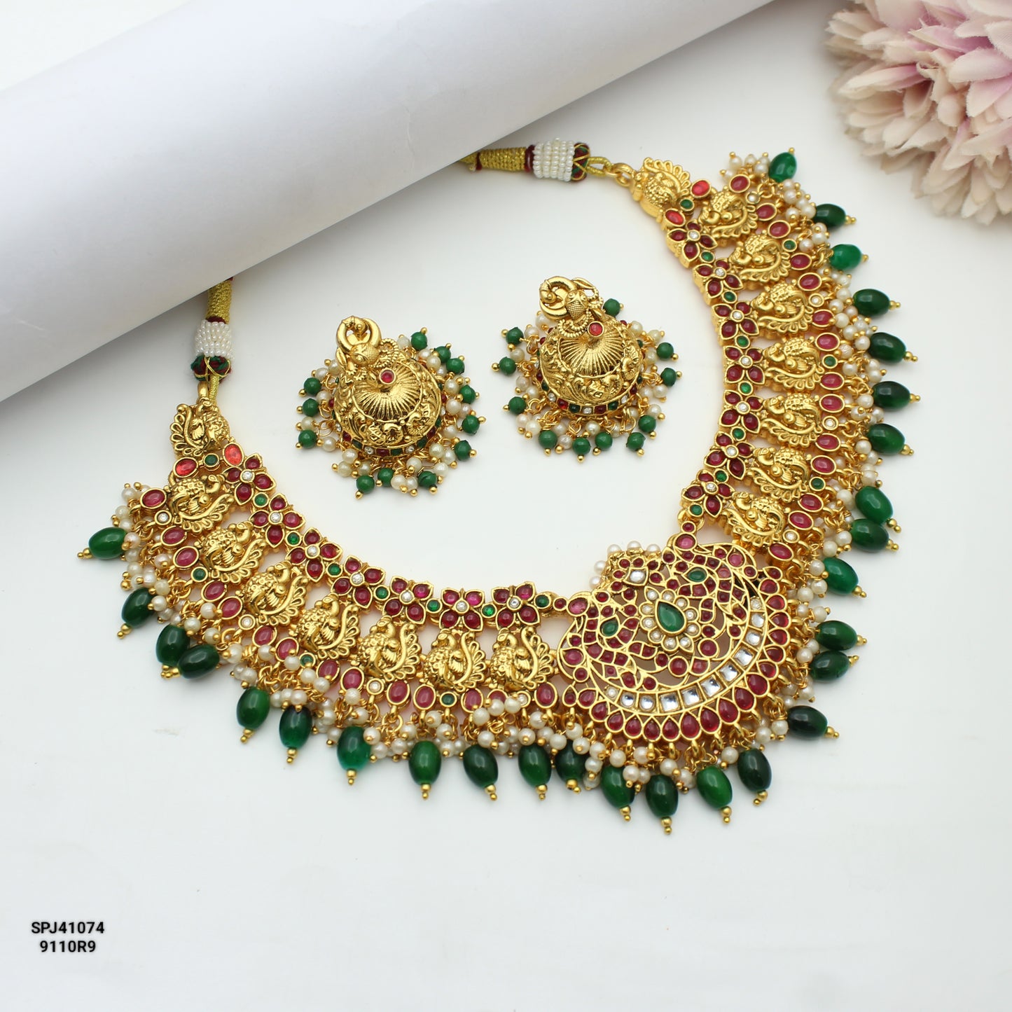 Pota Stone Short Necklace Set With Push Back Earrings