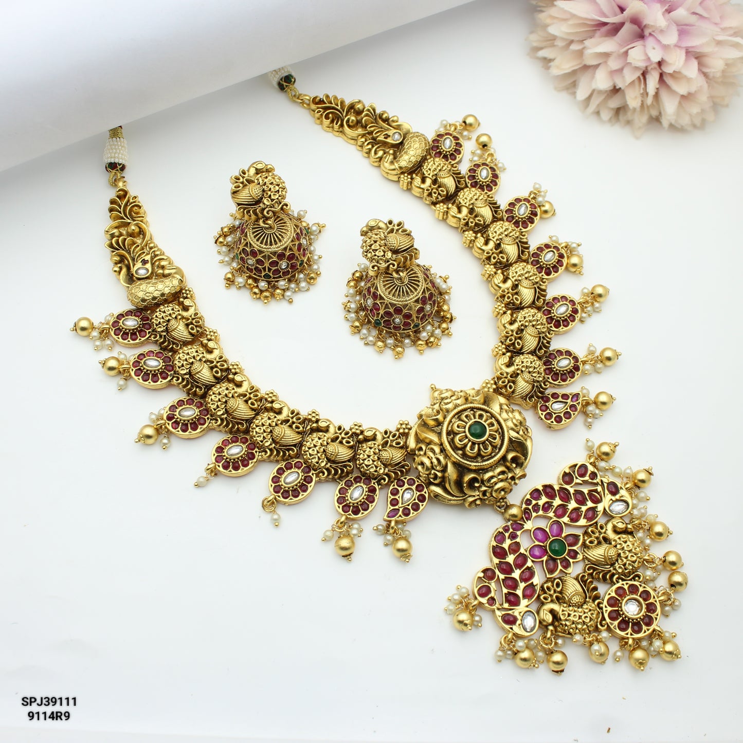 Pota Stone Short Necklace With Golden Balls And Push Back Earrings