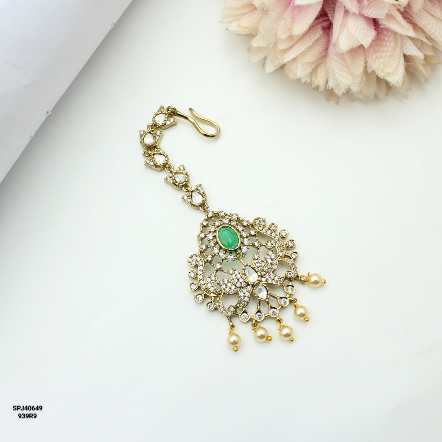 Victorian Lotus Green Maangtikka