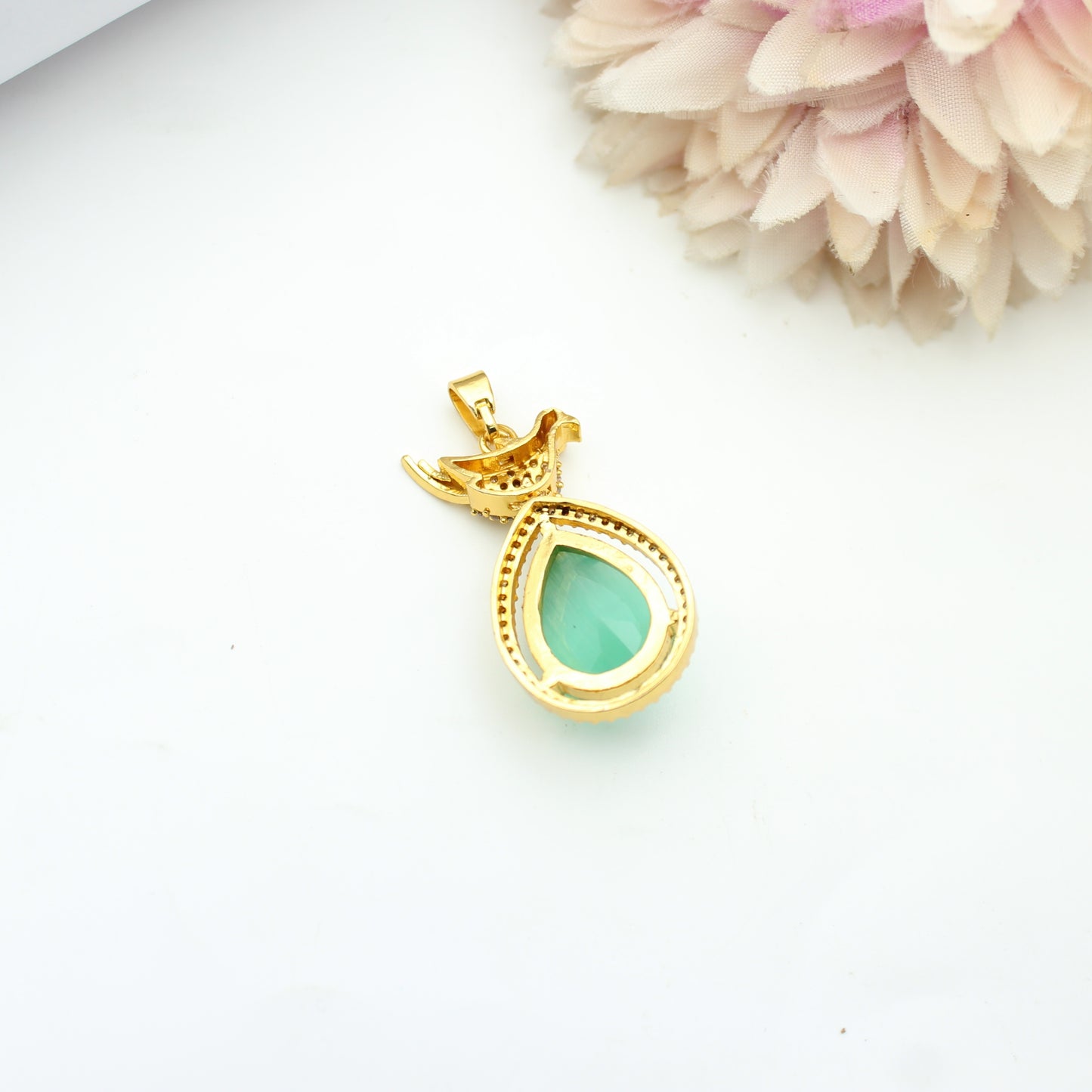 Parrot Hasli / Naan Tadu Simple Chain With Locket Mint Green Push Back Earrings (9.4 Inches)