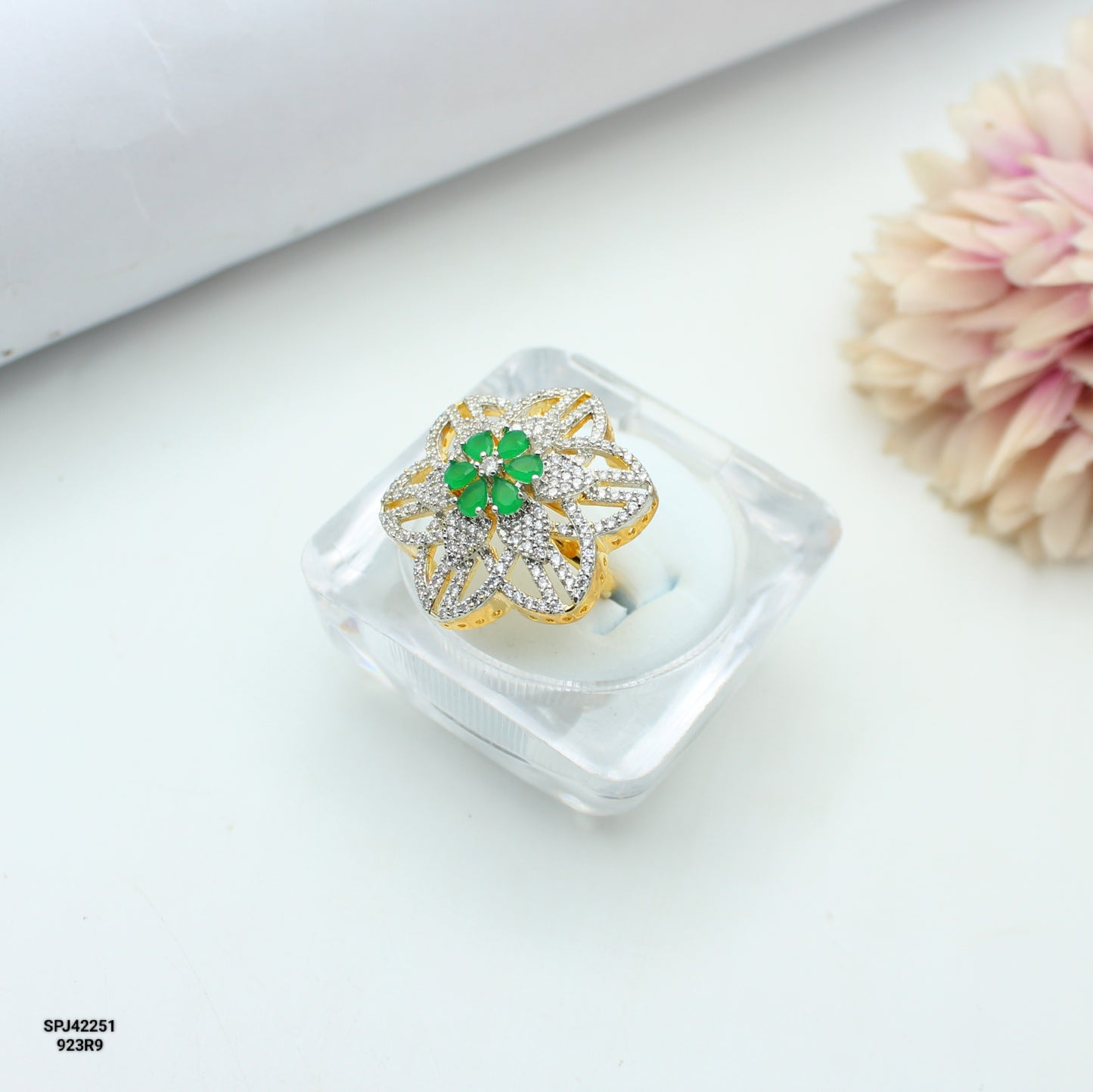 42251 GJ Green Start Finger Ring