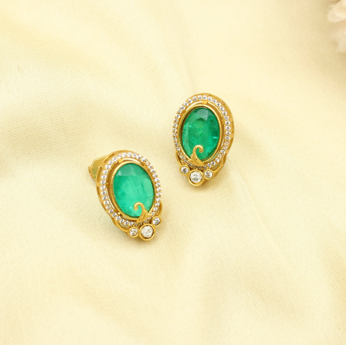 42273 Victorian Parrot Pendant Set