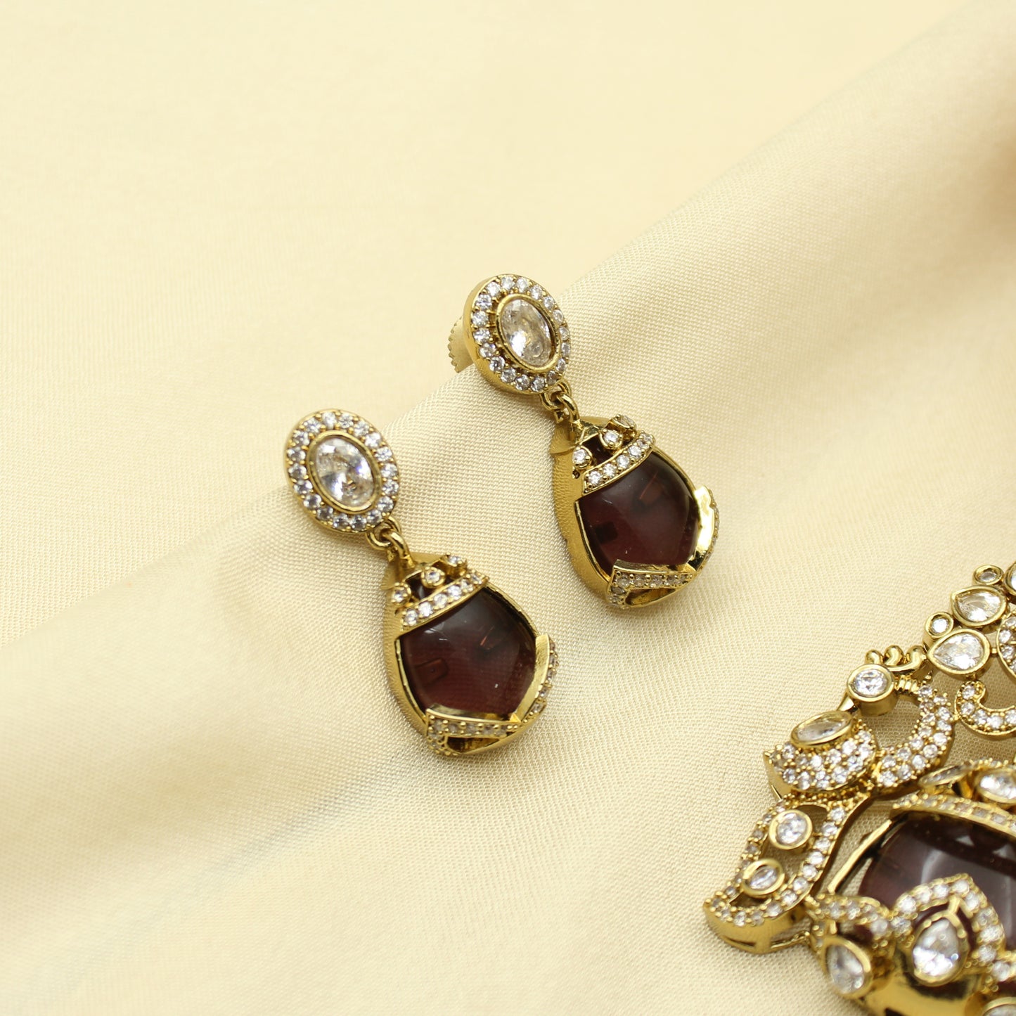 39967 Victorian Peacock Purple Stone Pendant Set With Push Back Earrings