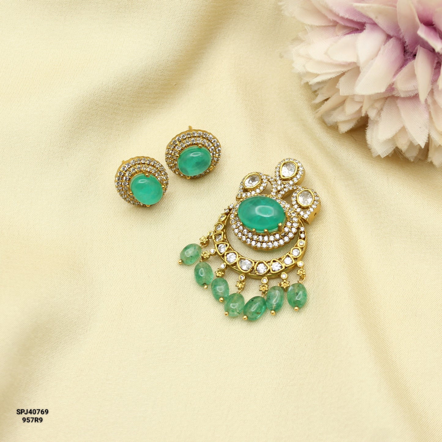 40769 Victorian Duplet Stone Pendant Set Mint Green