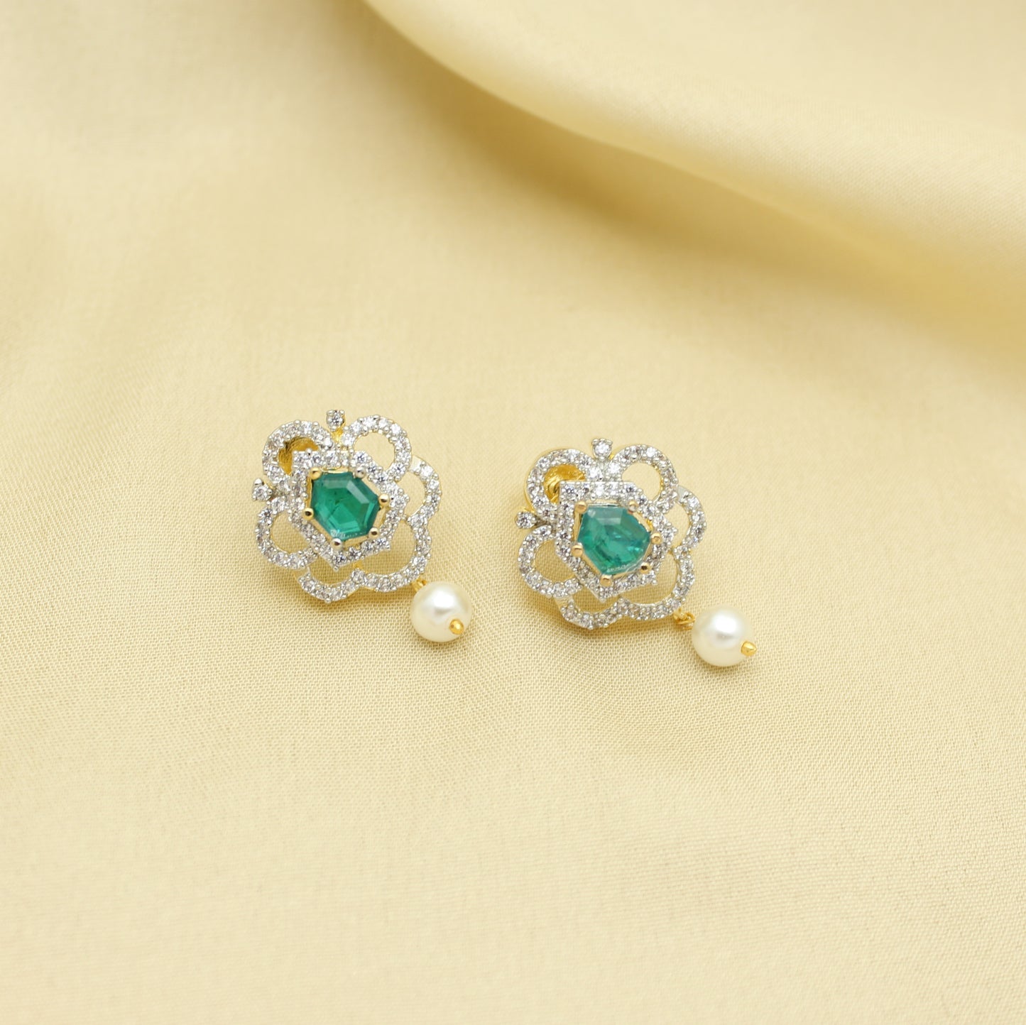42372 Diamond Look Pendant Set Mint Green With Screw Back Earrings