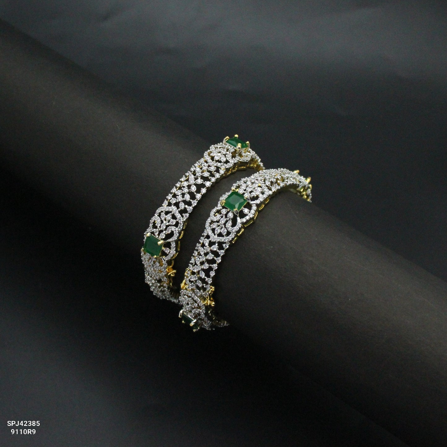 42385 Diamond Look Openable Green Bangles