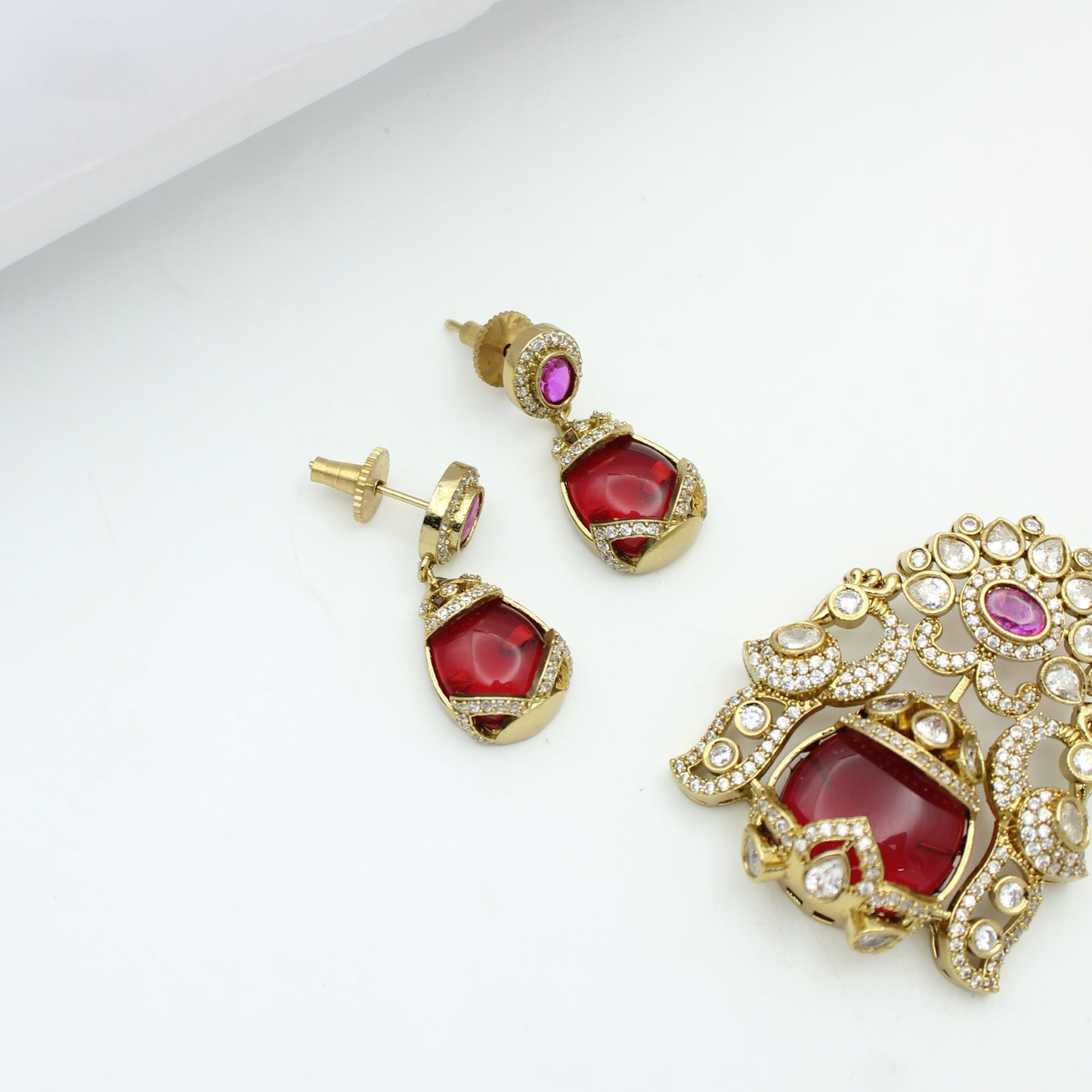 39966 Victorian Red Peacock Pendant Set With Openable Hook and Push Back Earrings