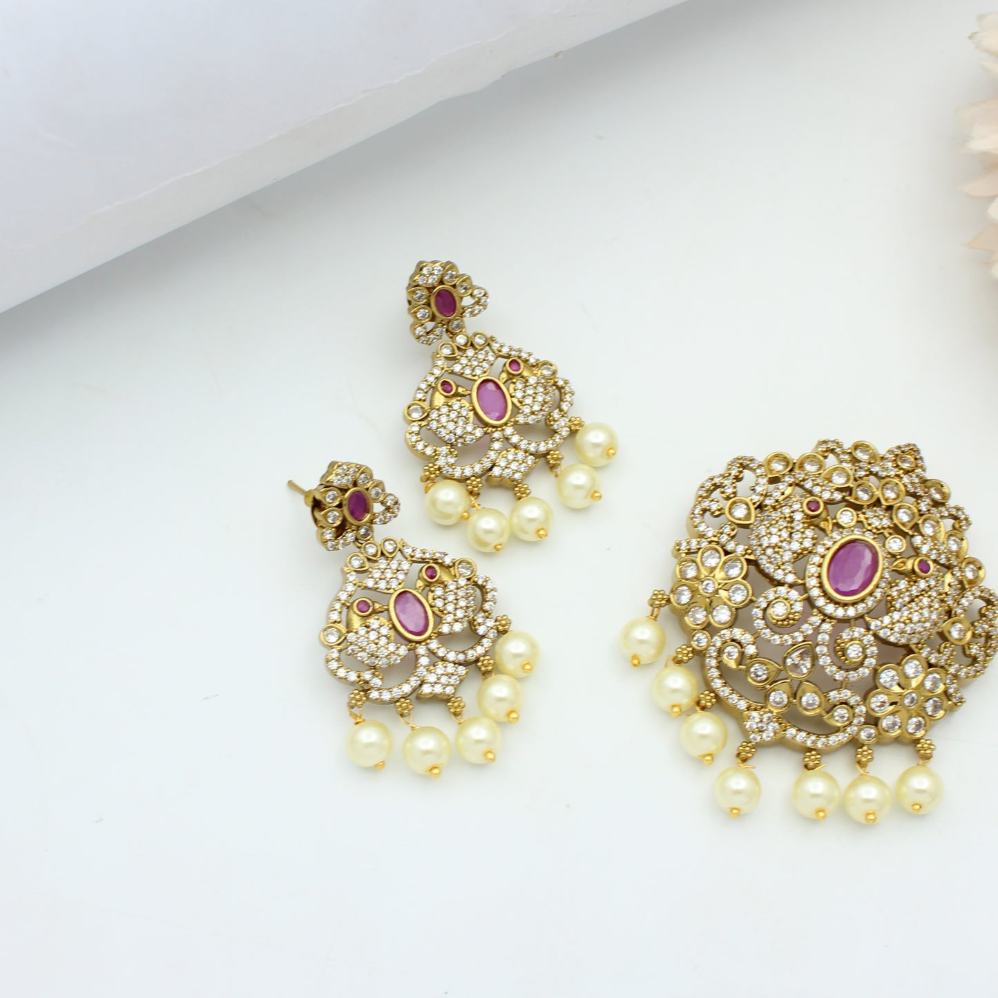 41087 Victorian Peacock Dark Pink Pendant Set Openable Hook And Push Back Earrings