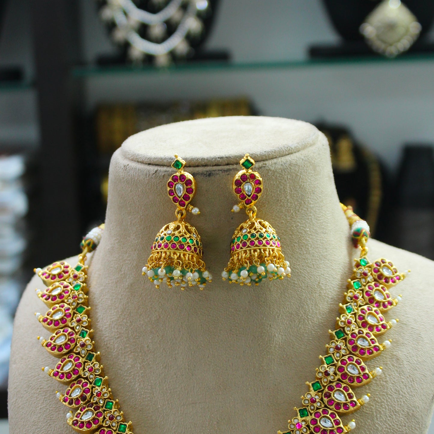 42478 Mango Short Necklace Set With Green Beads Push Back Earrings