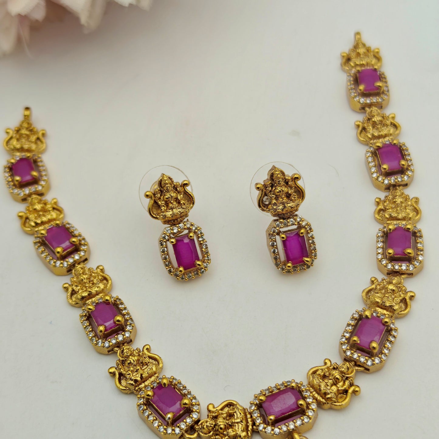 42493 matte laxmi short simple necklace