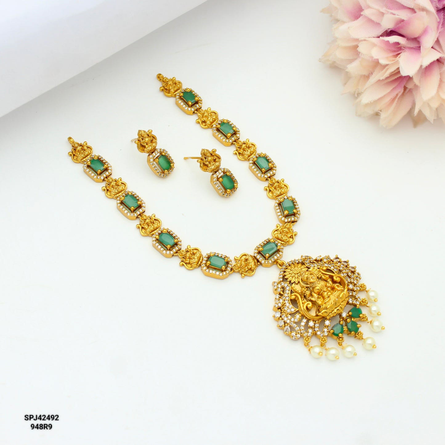 42492 Nakshi Laxmi Green Stone Short Necklace